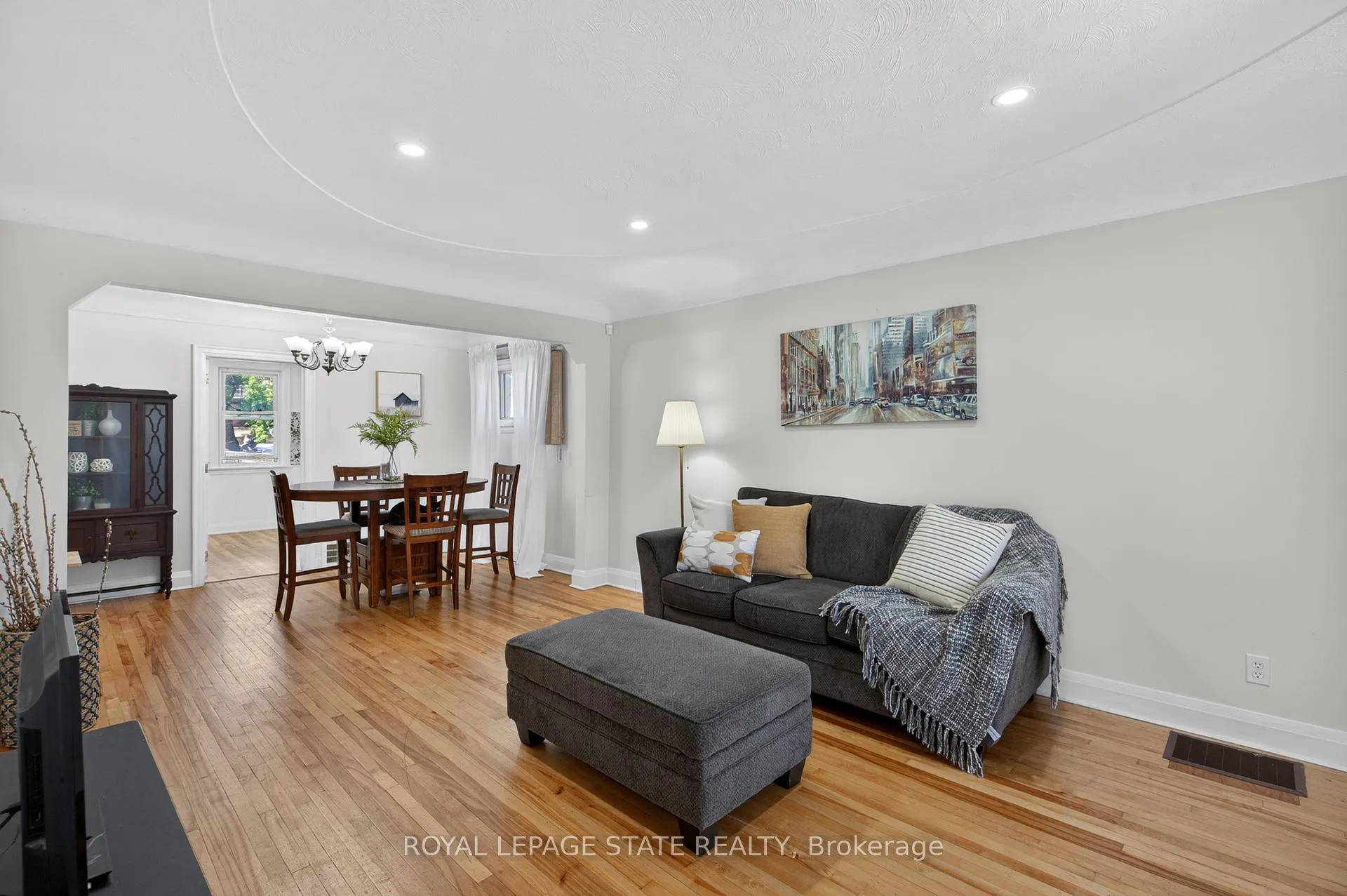 Photo 5 of 199 Stirton Street, Hamilton, Gibson — HOMEH