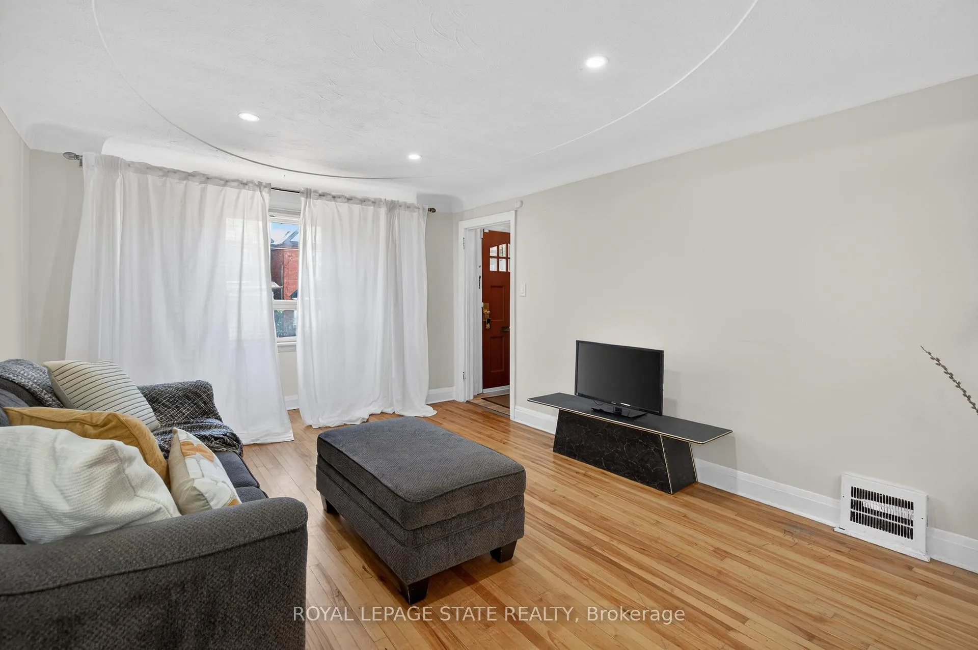 Photo 7 of 199 Stirton Street, Hamilton, Gibson — HOMEH