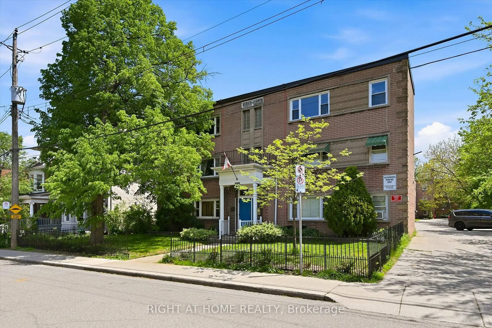 Photo 2 of Unit 28, 137 Emerald Street S, Hamilton, Stinson — HOMEH