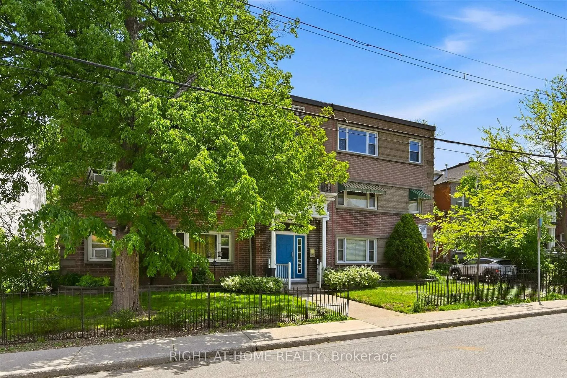 Photo 3 of Unit 28, 137 Emerald Street S, Hamilton, Stinson — HOMEH