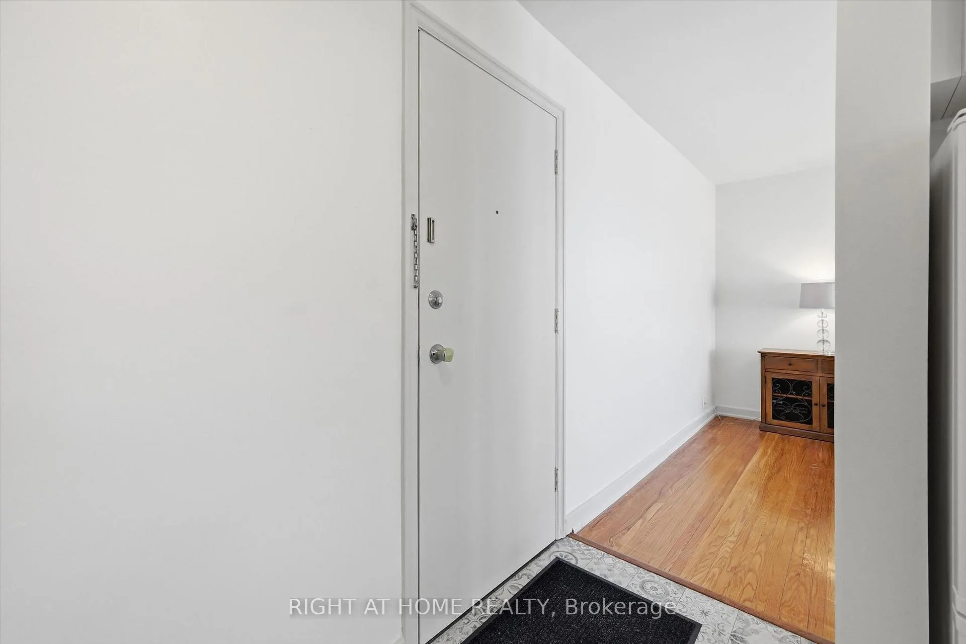 Photo 4 of Unit 28, 137 Emerald Street S, Hamilton, Stinson — HOMEH