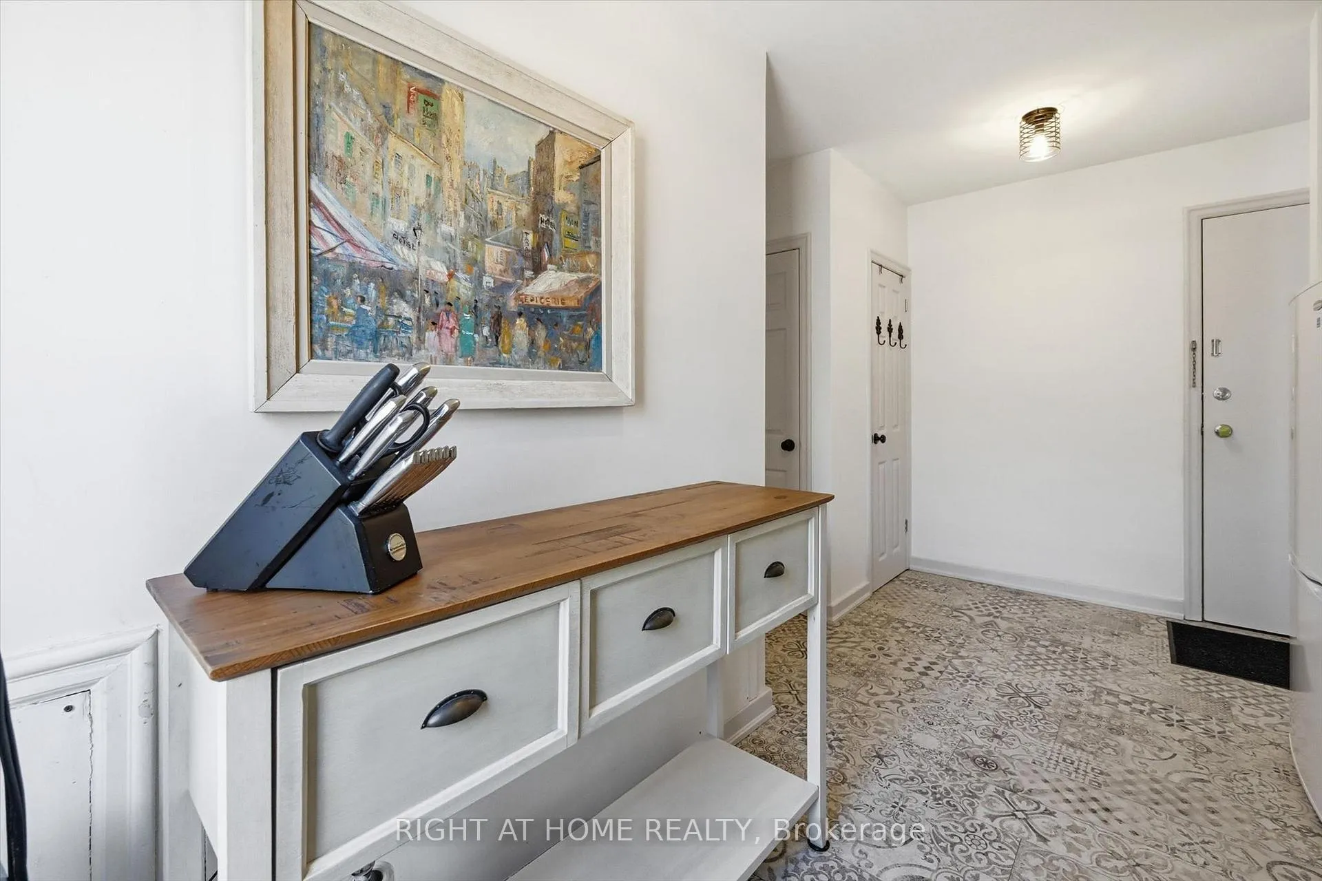 Photo 8 of Unit 28, 137 Emerald Street S, Hamilton, Stinson — HOMEH
