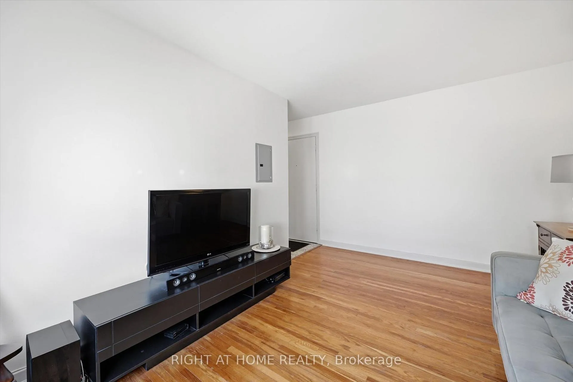 Photo 15 of Unit 28, 137 Emerald Street S, Hamilton, Stinson — HOMEH