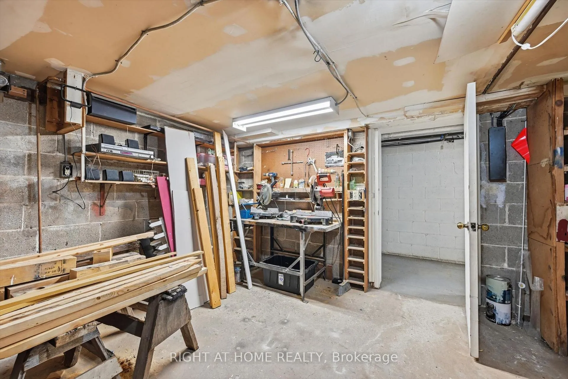 Photo 21 of Unit 28, 137 Emerald Street S, Hamilton, Stinson — HOMEH