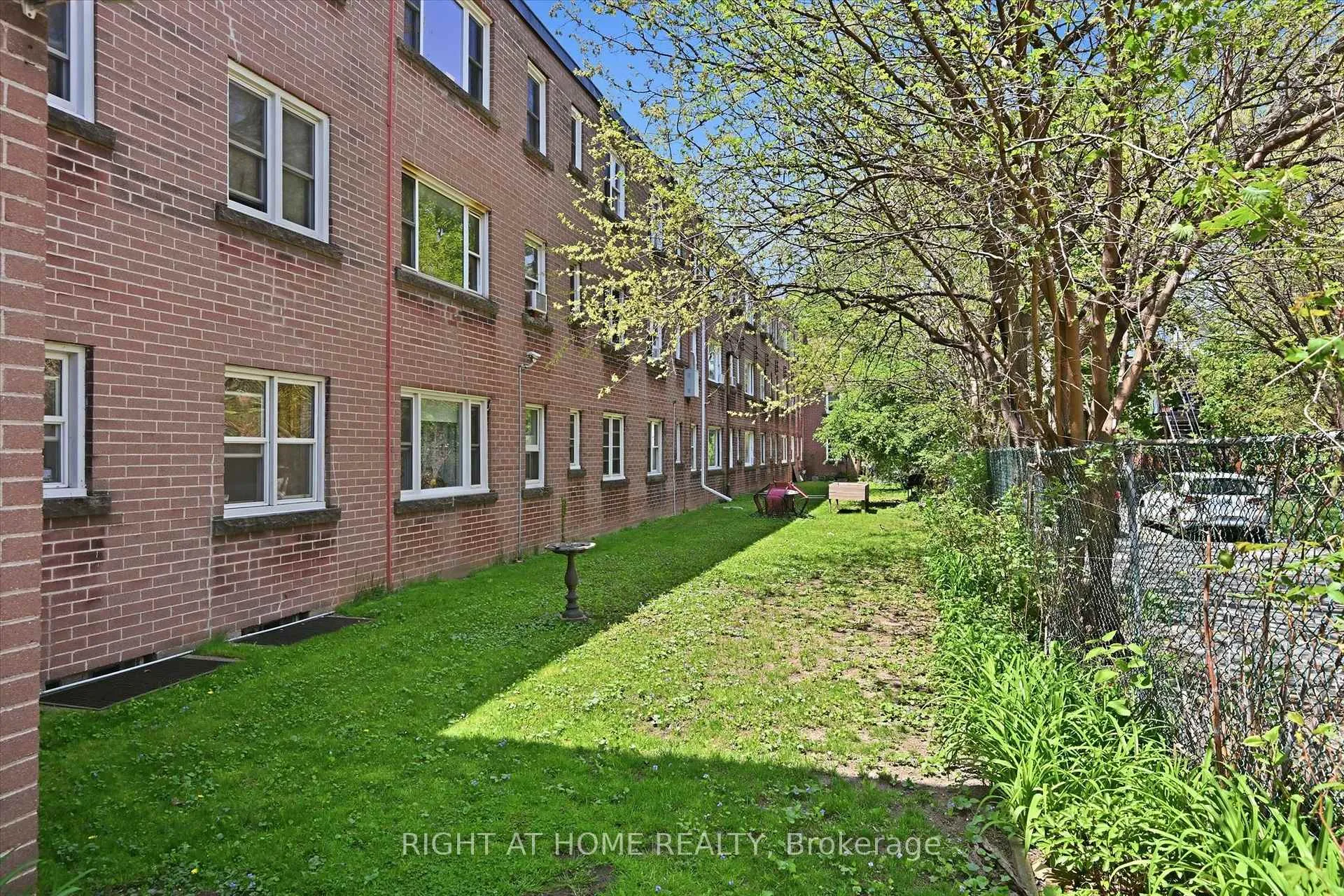 Photo 22 of Unit 28, 137 Emerald Street S, Hamilton, Stinson — HOMEH