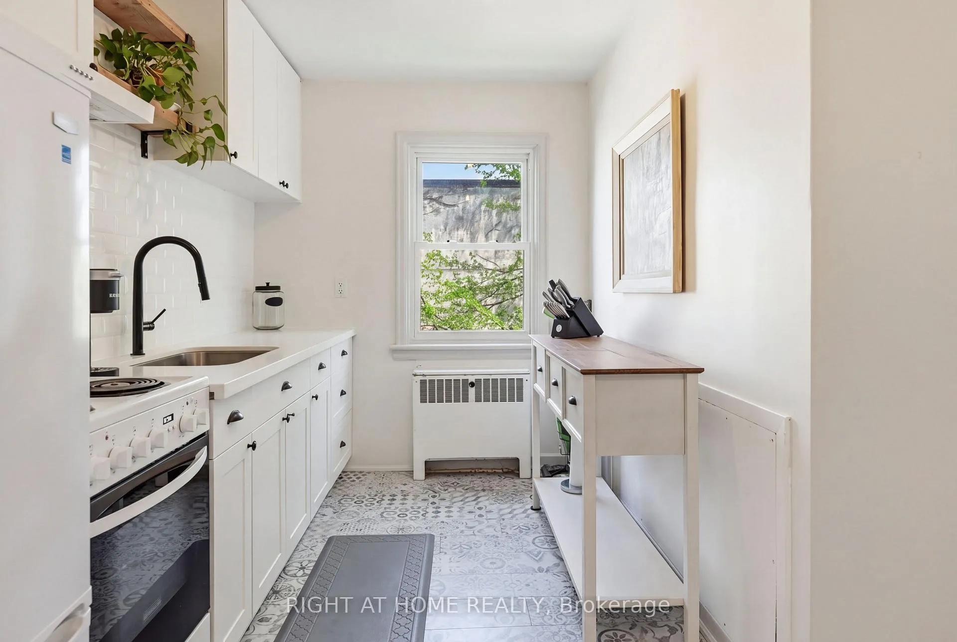 Photo 7 of Unit 28, 137 Emerald Street S, Hamilton, Stinson — HOMEH