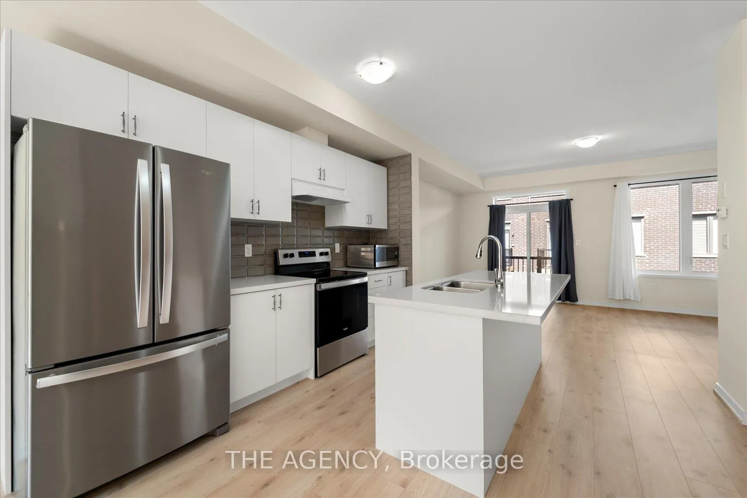 Photo 3 of 18 Origin Way, Vaughan, Patterson — HOMEH