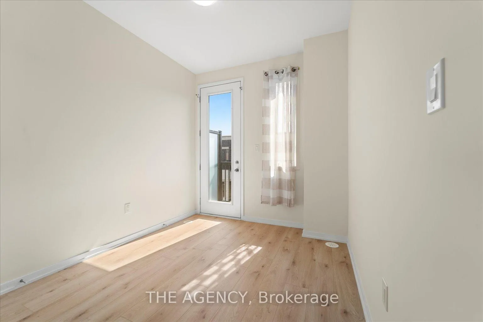 Photo 12 of 18 Origin Way, Vaughan, Patterson — HOMEH