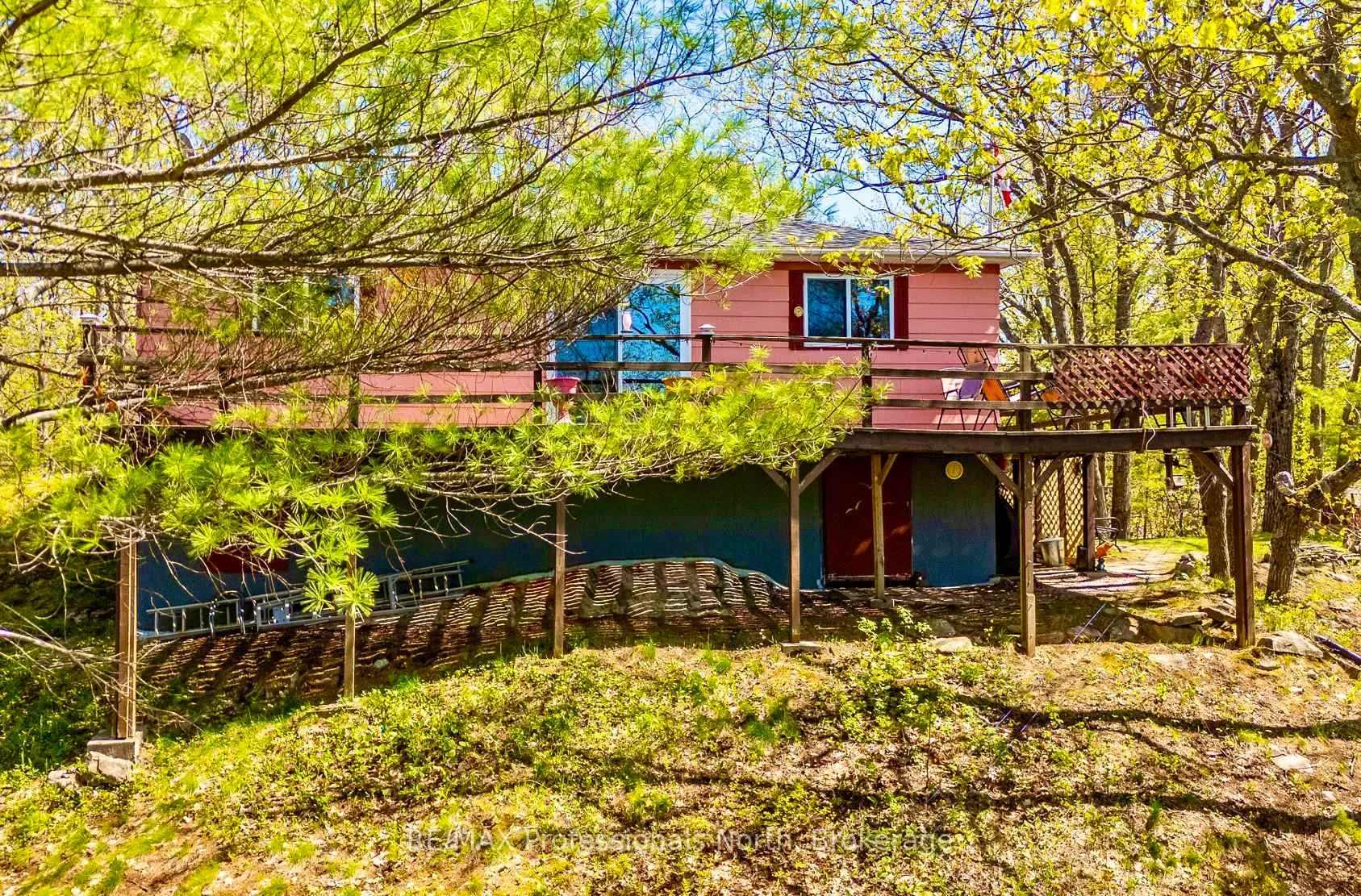 Photo 2 of 1011 Palomino Trail, Minden Hills, Lutterworth — HOMEH