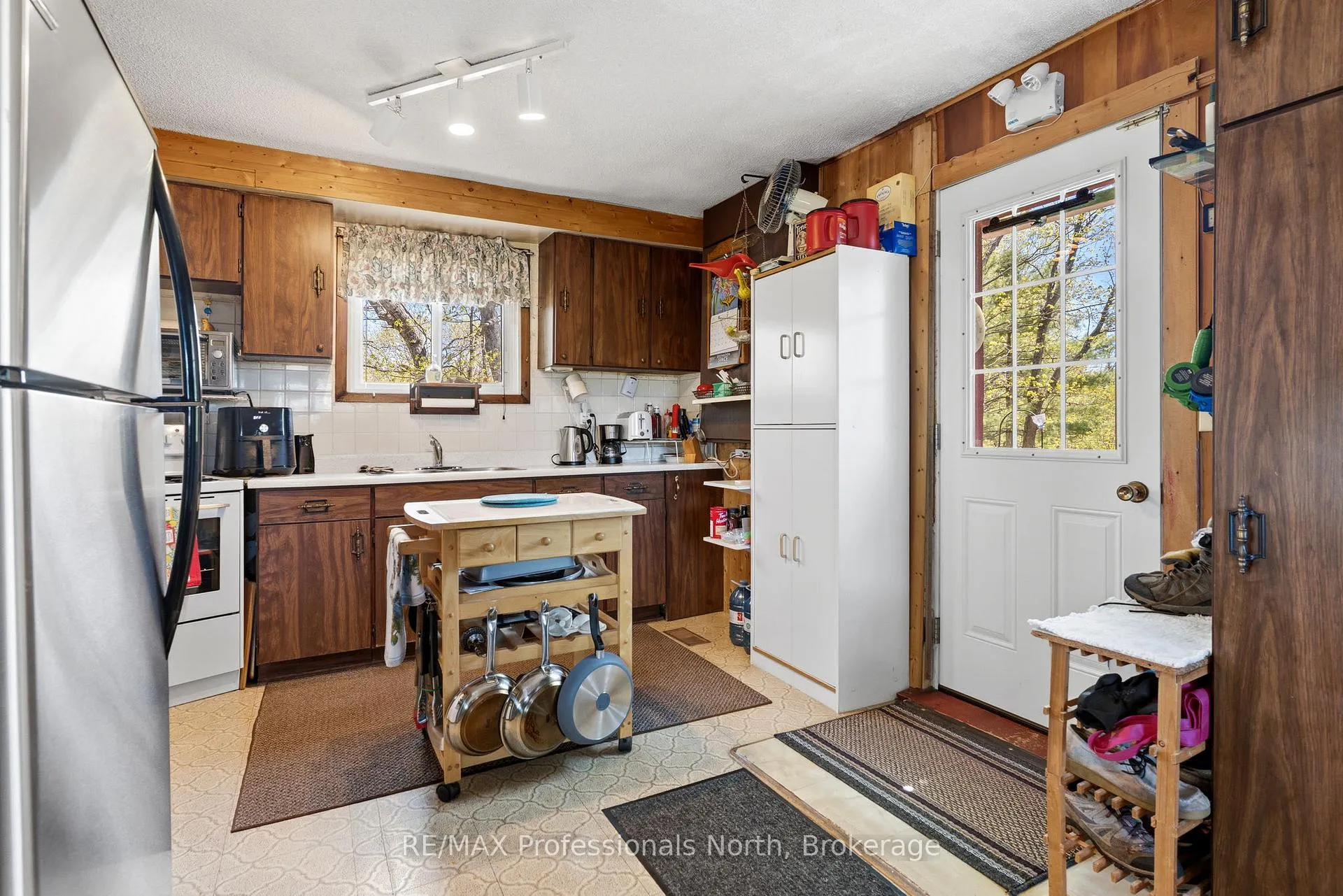 Photo 11 of 1011 Palomino Trail, Minden Hills, Lutterworth — HOMEH