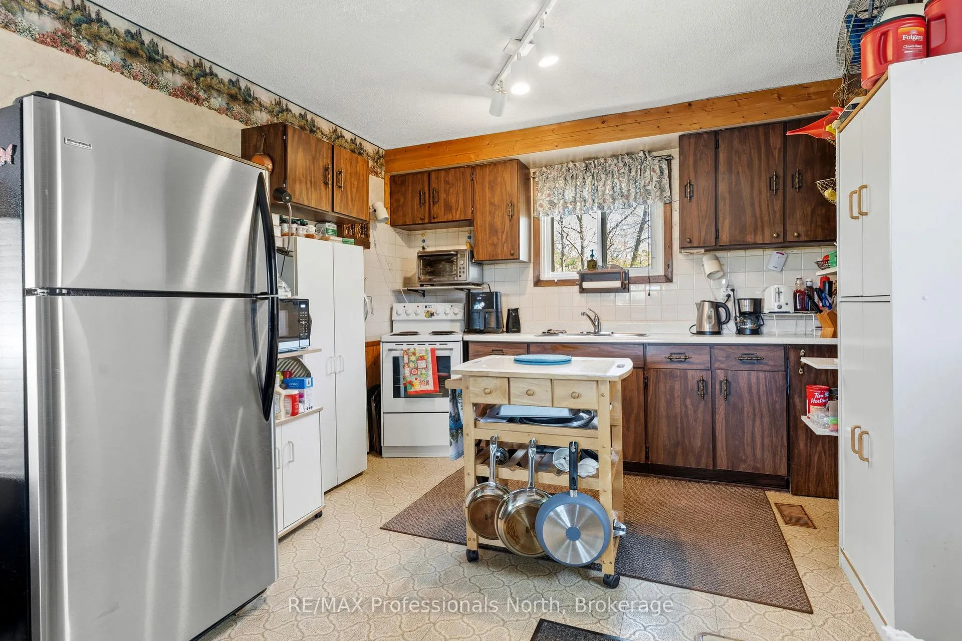Photo 13 of 1011 Palomino Trail, Minden Hills, Lutterworth — HOMEH