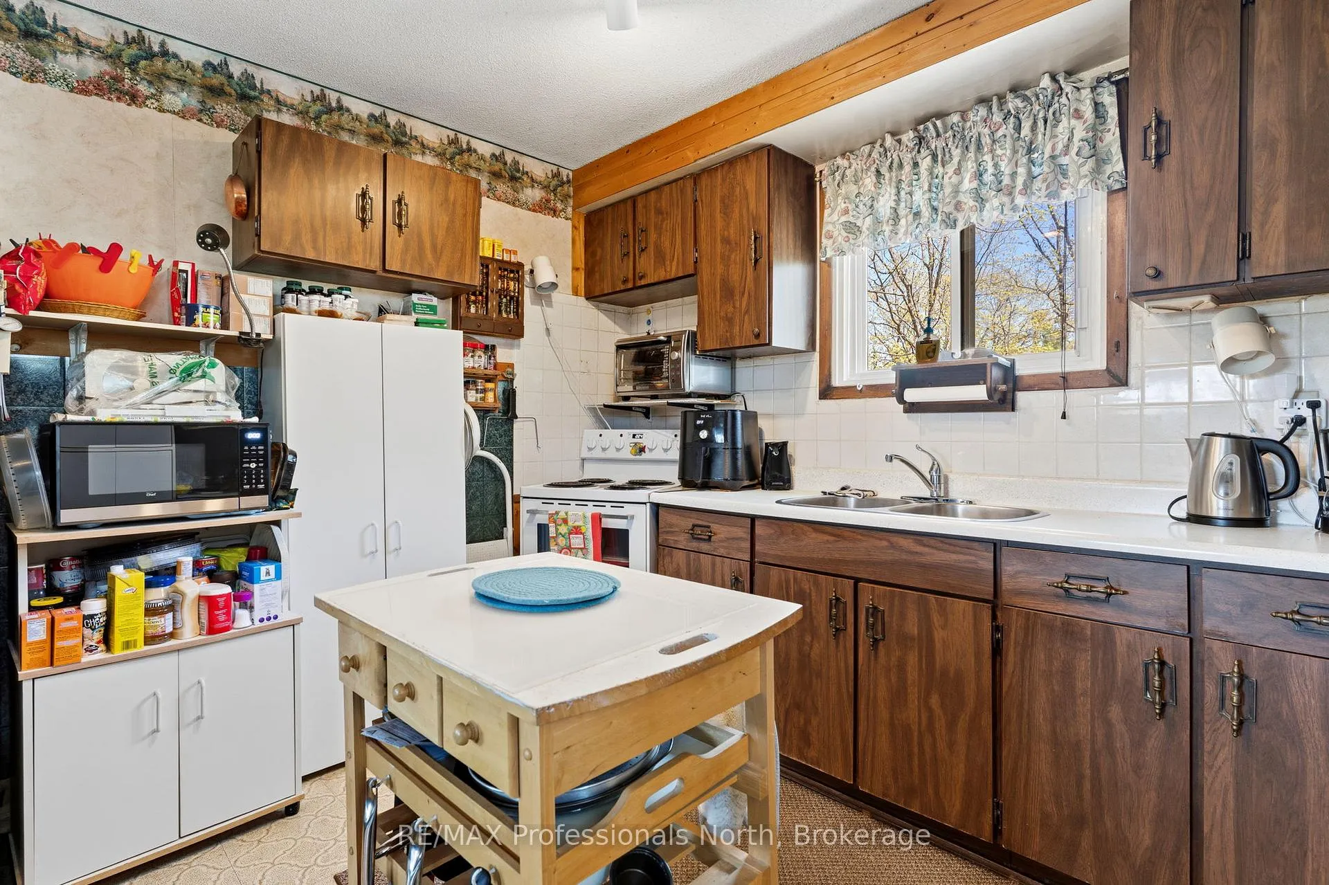 Photo 14 of 1011 Palomino Trail, Minden Hills, Lutterworth — HOMEH