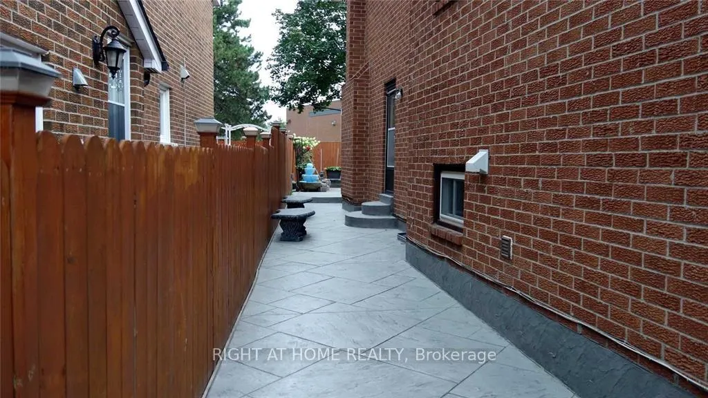 Photo 4 of 170 Glen Shields Avenue, Vaughan, Glen Shields — HOMEH