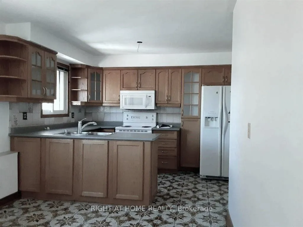 Photo 14 of 170 Glen Shields Avenue, Vaughan, Glen Shields — HOMEH
