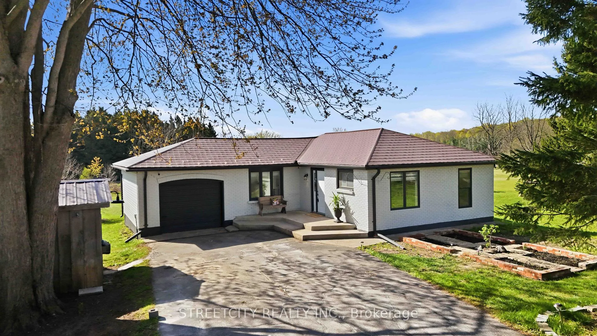 Photo 4 of 10867 Melrose Drive, Middlesex Centre, Rural Middlesex Centre — HOMEH