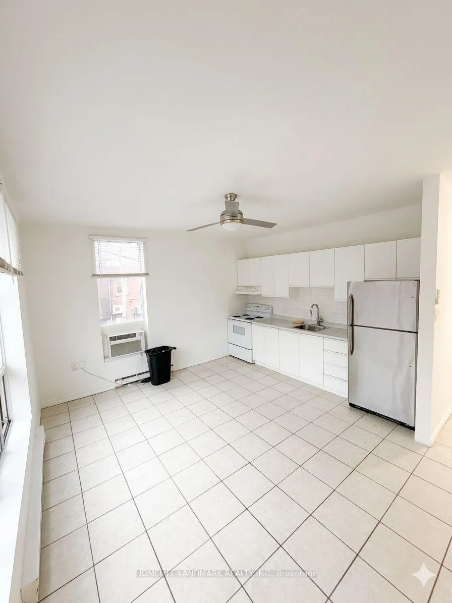 Photo 2 of Unit 4, 968 Bathurst Street, Toronto, The Annex — HOMEH