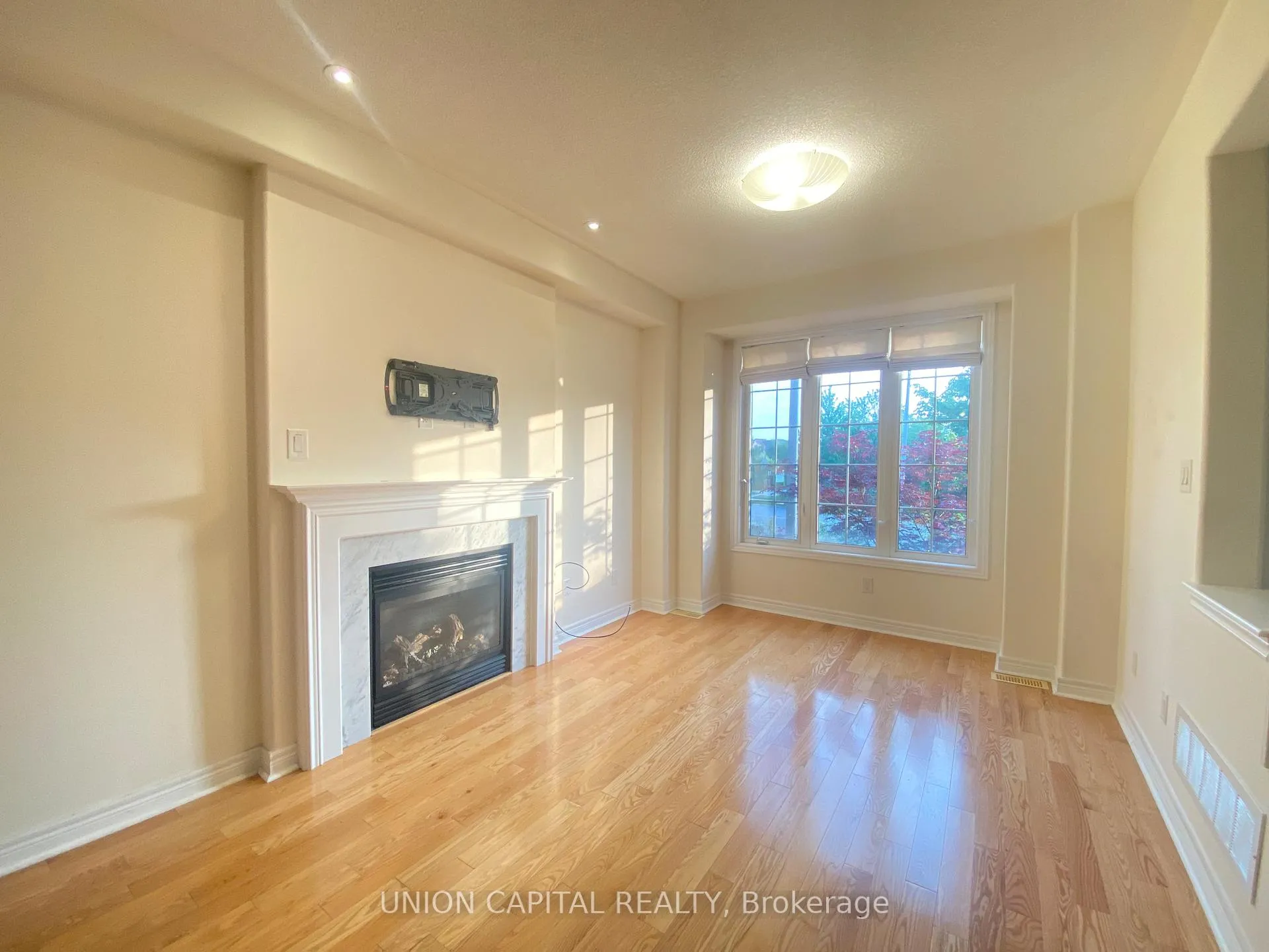 Photo 8 of 73 Mary Ellen Baker Crescent, Vaughan, Patterson — HOMEH