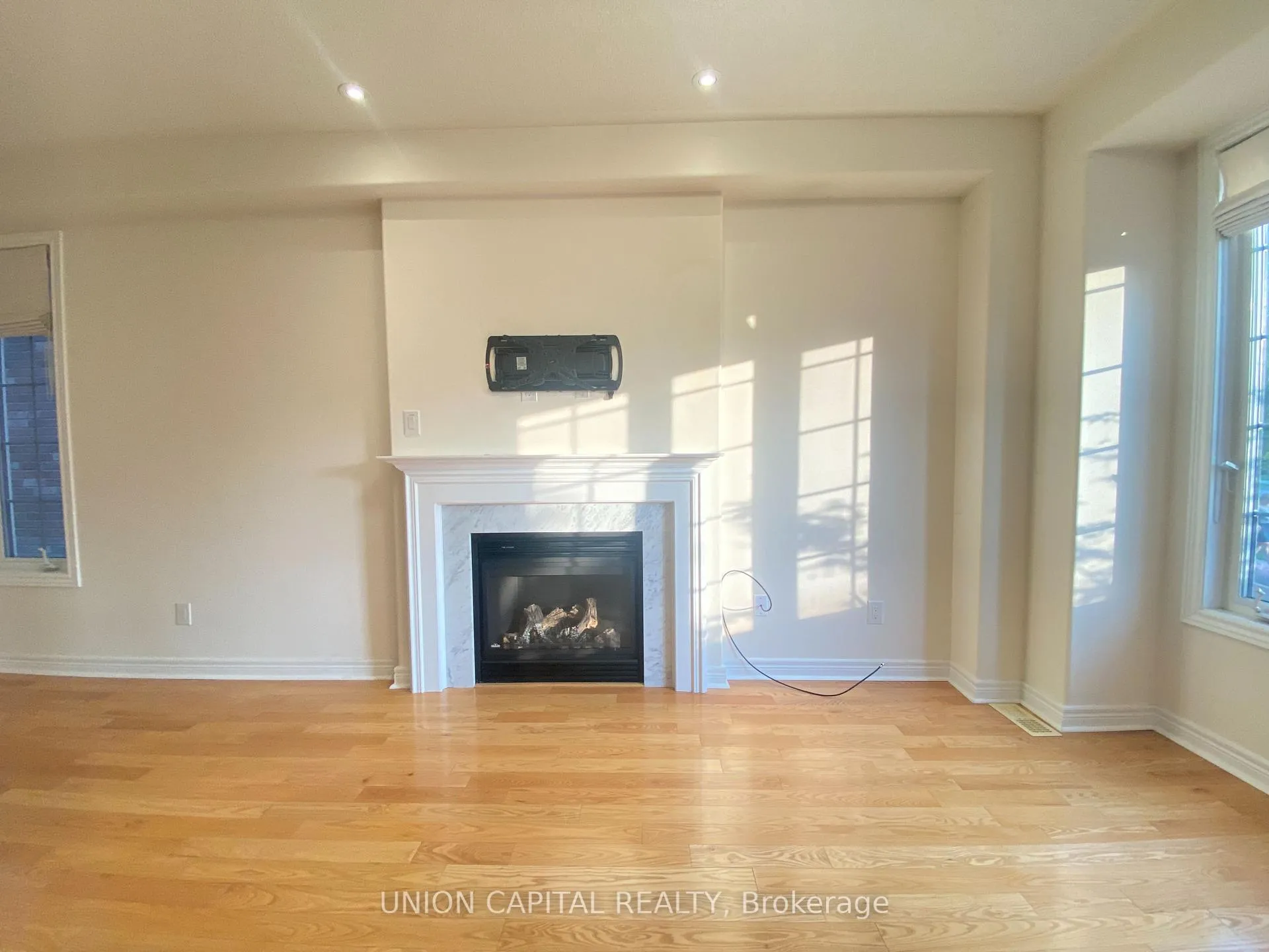 Photo 10 of 73 Mary Ellen Baker Crescent, Vaughan, Patterson — HOMEH