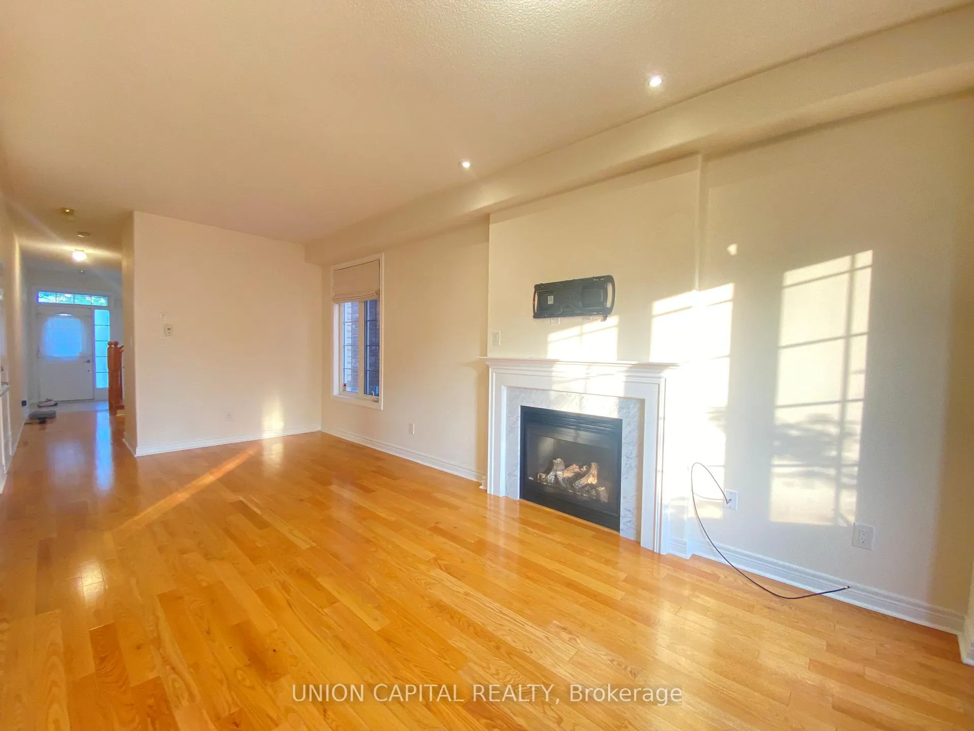Photo 11 of 73 Mary Ellen Baker Crescent, Vaughan, Patterson — HOMEH