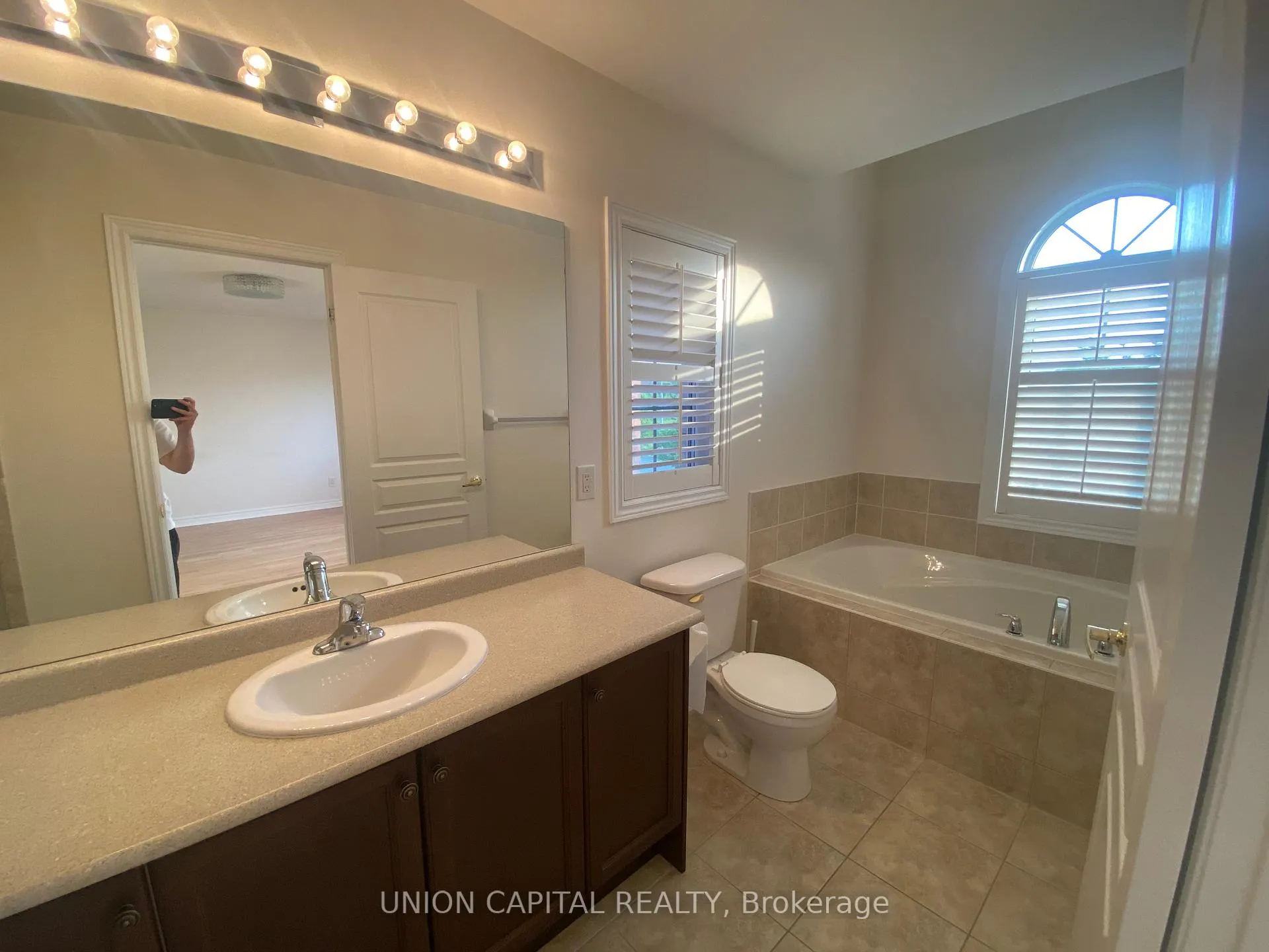 Photo 34 of 73 Mary Ellen Baker Crescent, Vaughan, Patterson — HOMEH