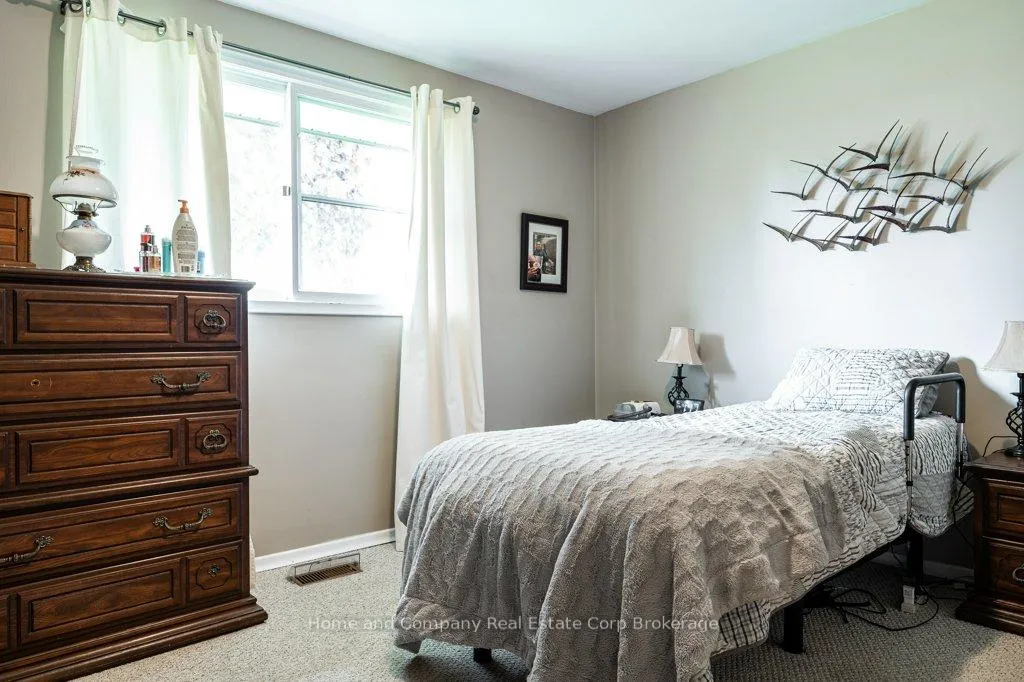 Photo 11 of 271 Devon Street, Stratford — HOMEH