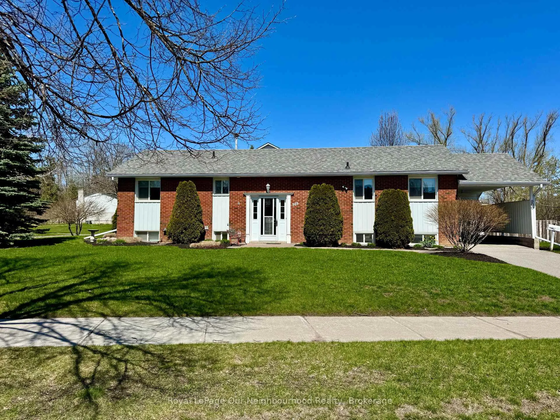 Photo 1 of 909 Whitefield Drive, Peterborough, Otonabee Ward 1 — HOMEH