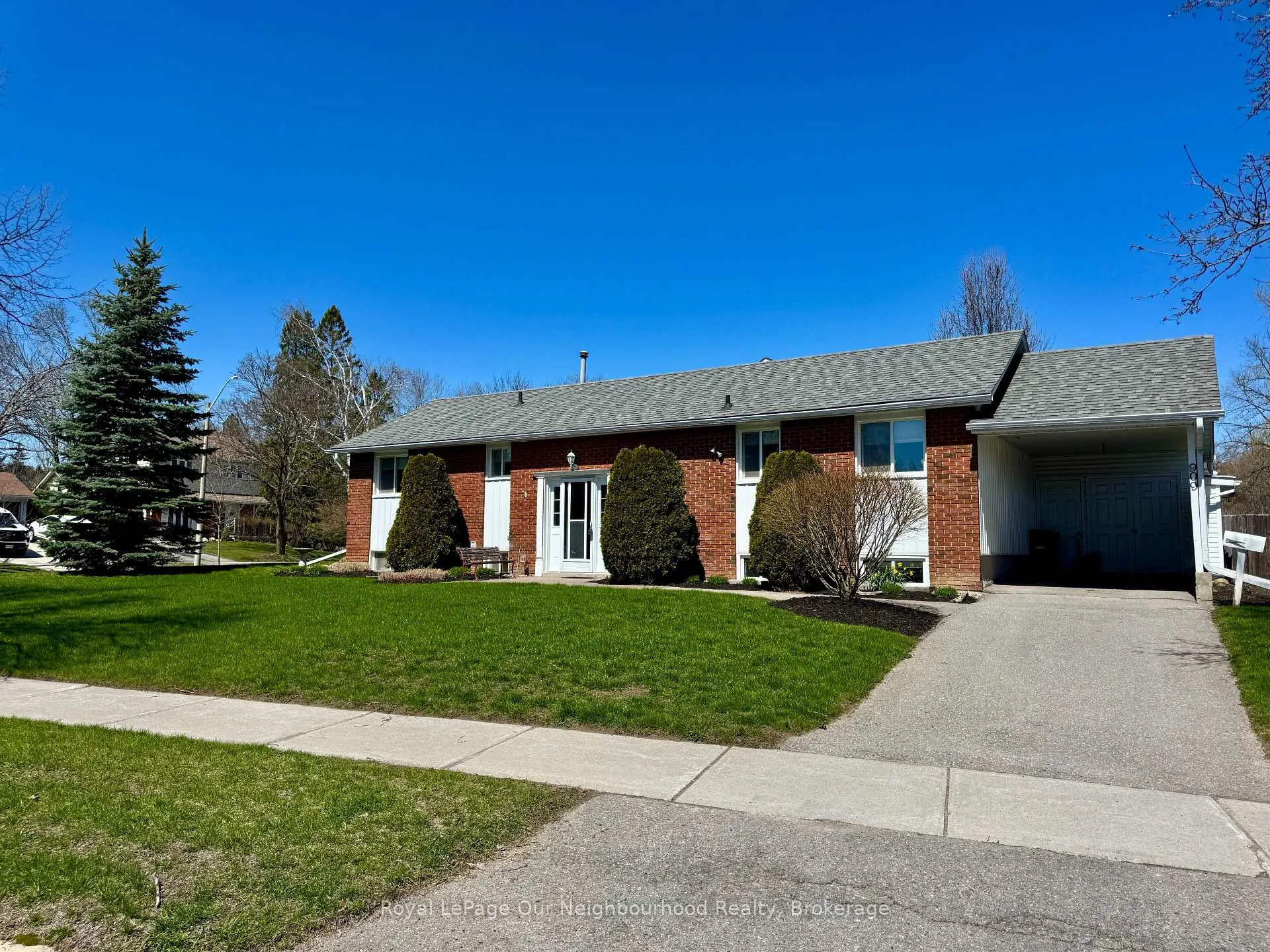 Photo 2 of 909 Whitefield Drive, Peterborough, Otonabee Ward 1 — HOMEH