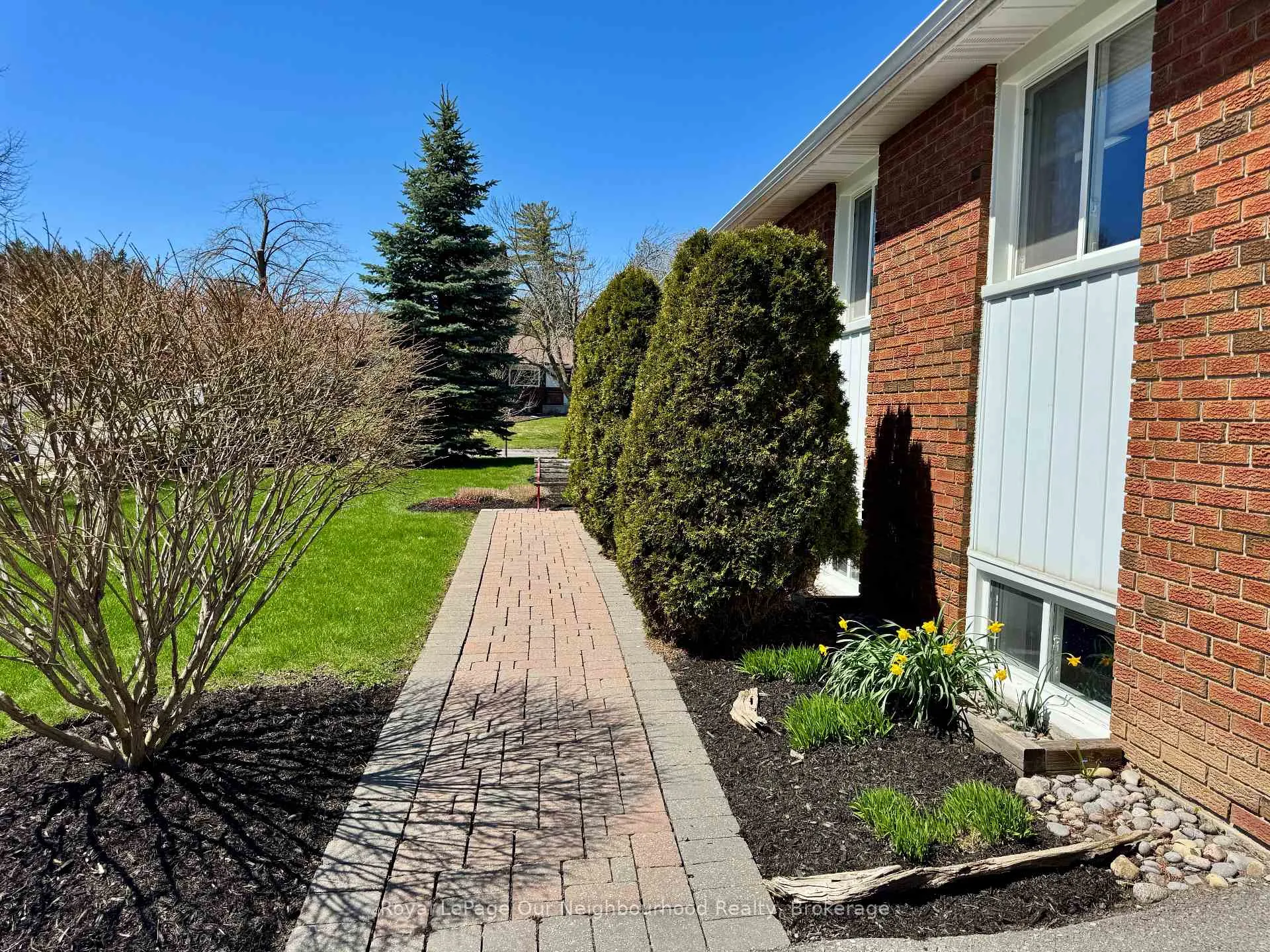 Photo 4 of 909 Whitefield Drive, Peterborough, Otonabee Ward 1 — HOMEH