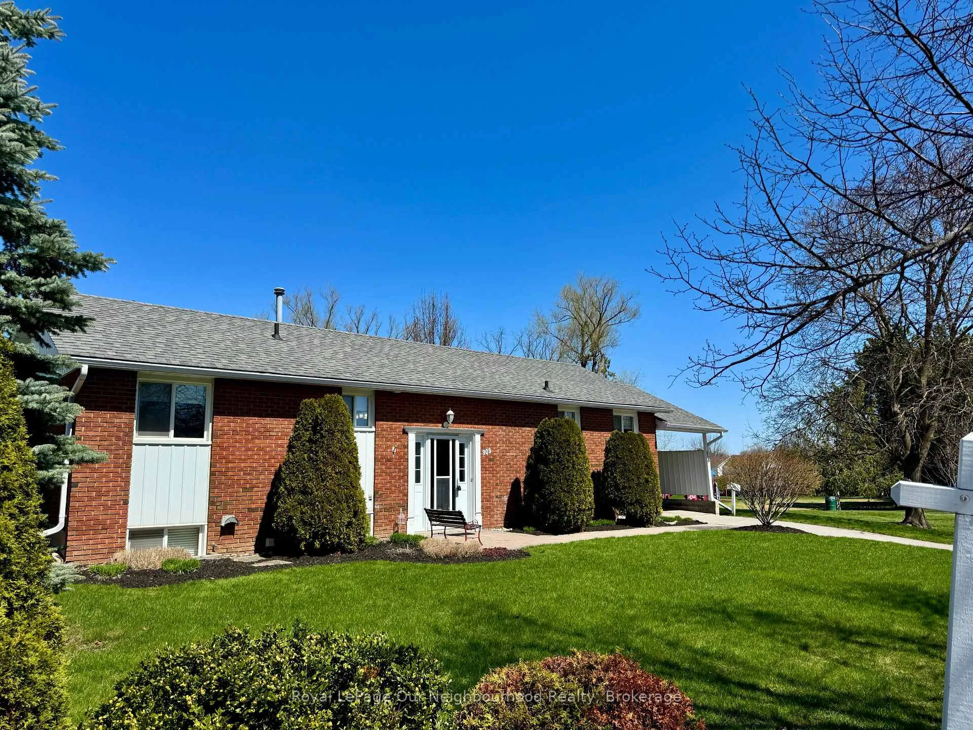 Photo 5 of 909 Whitefield Drive, Peterborough, Otonabee Ward 1 — HOMEH