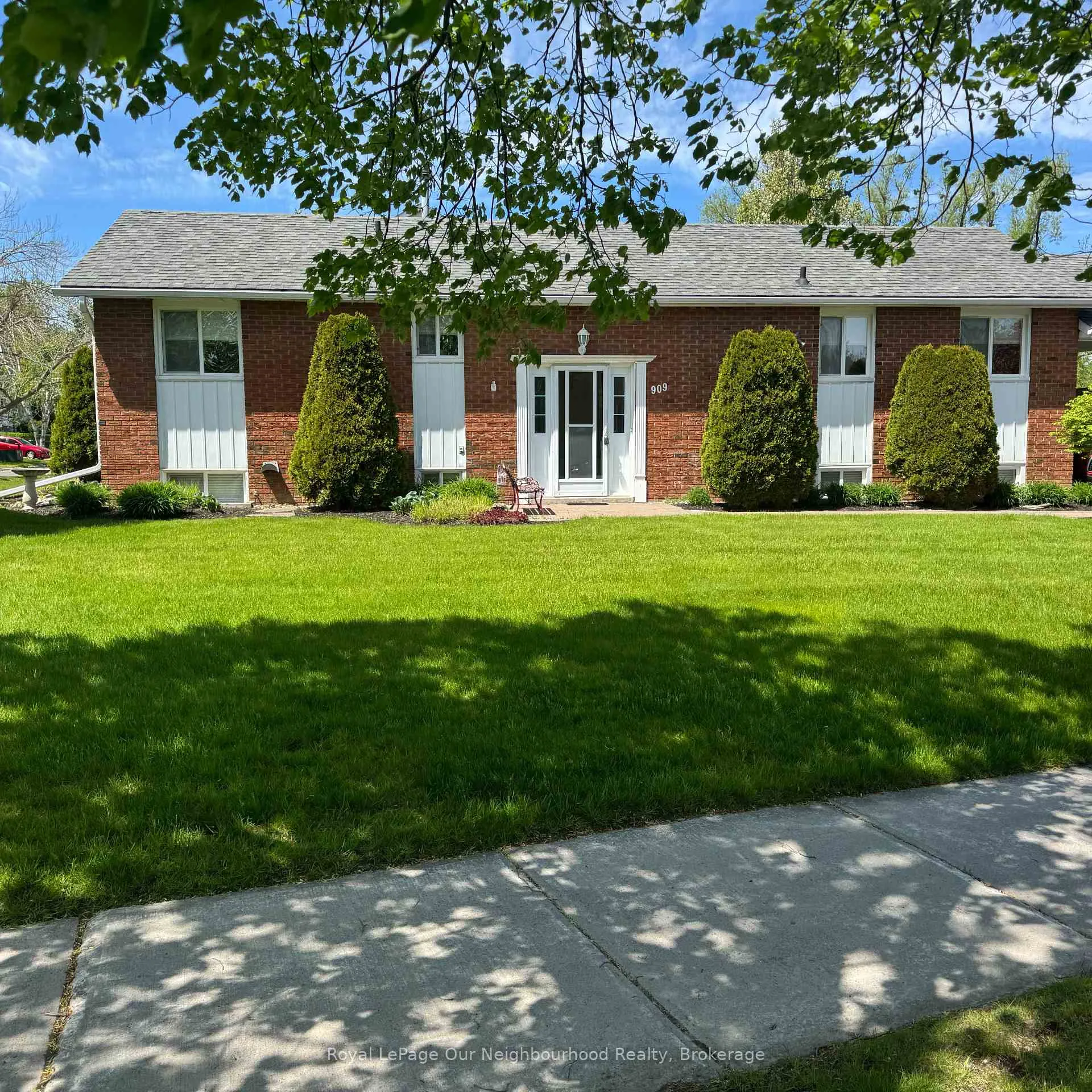Photo 6 of 909 Whitefield Drive, Peterborough, Otonabee Ward 1 — HOMEH
