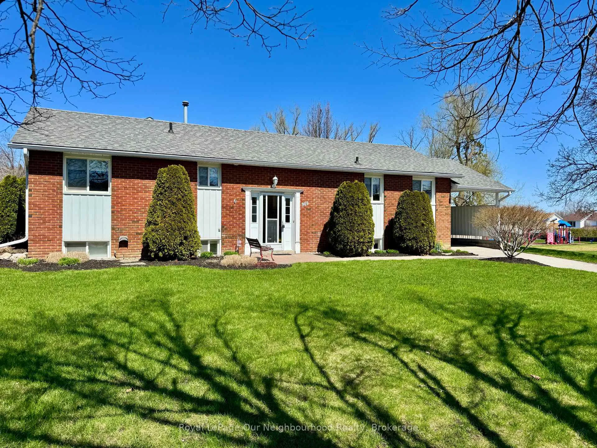 Photo 7 of 909 Whitefield Drive, Peterborough, Otonabee Ward 1 — HOMEH