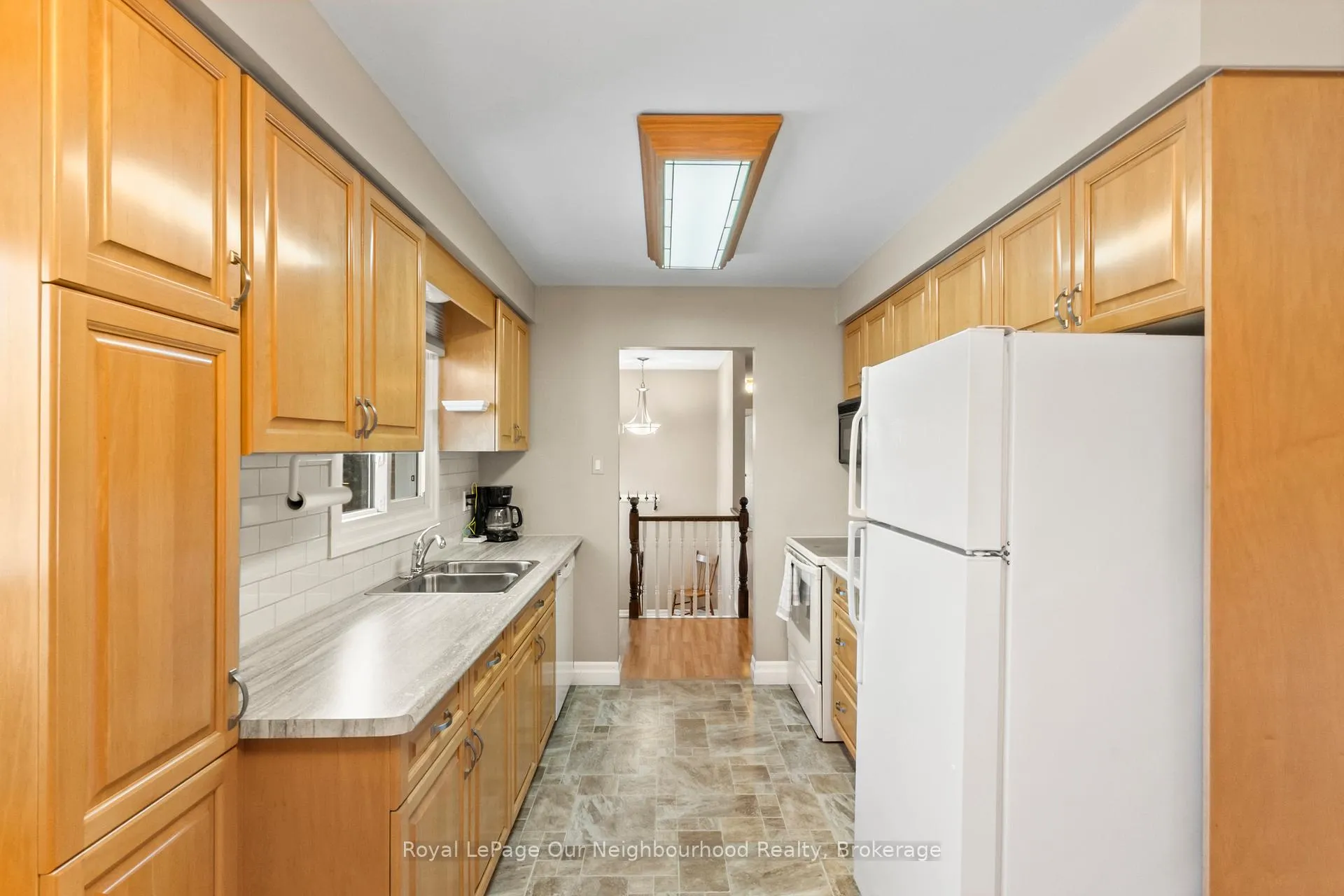 Photo 10 of 909 Whitefield Drive, Peterborough, Otonabee Ward 1 — HOMEH