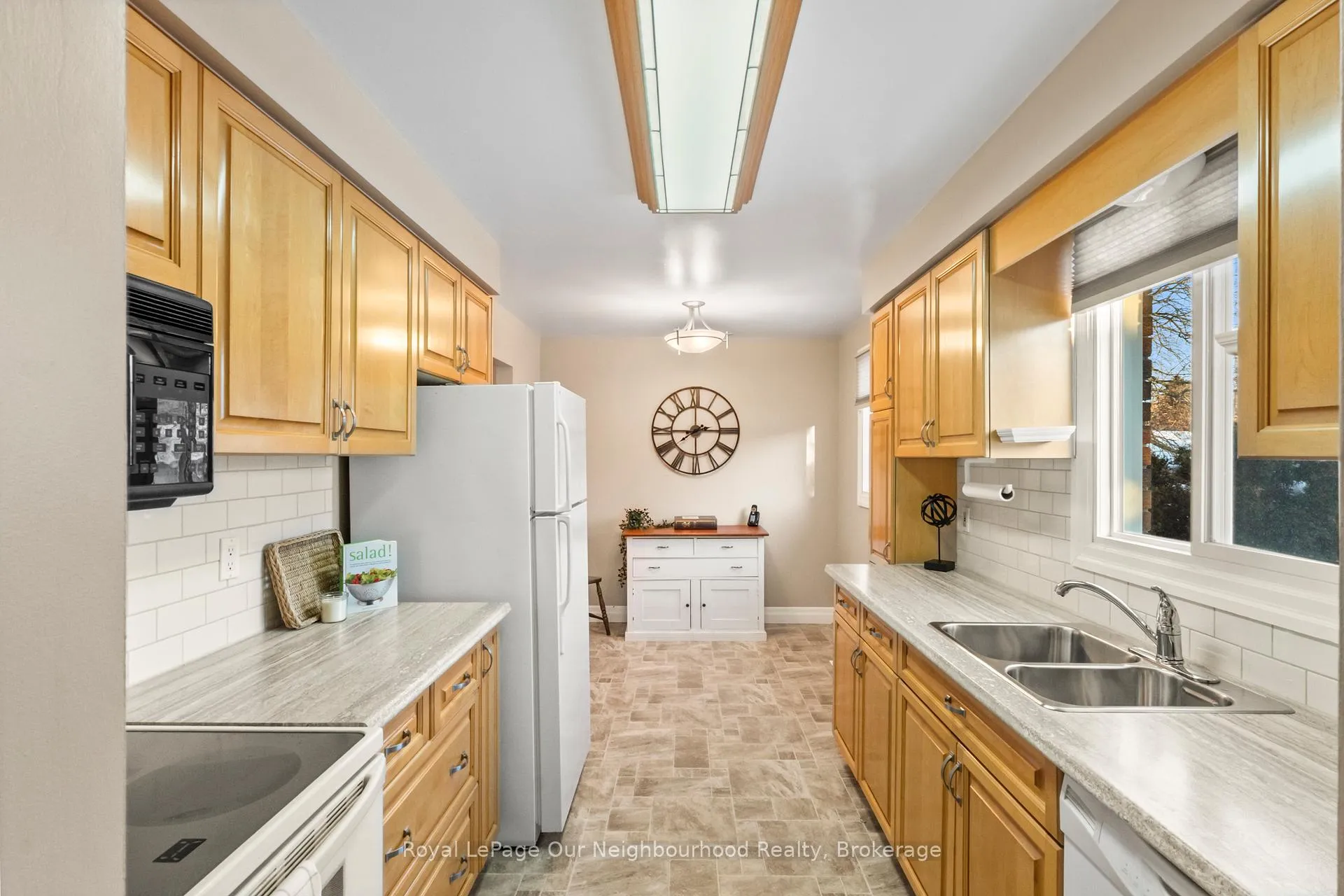 Photo 11 of 909 Whitefield Drive, Peterborough, Otonabee Ward 1 — HOMEH