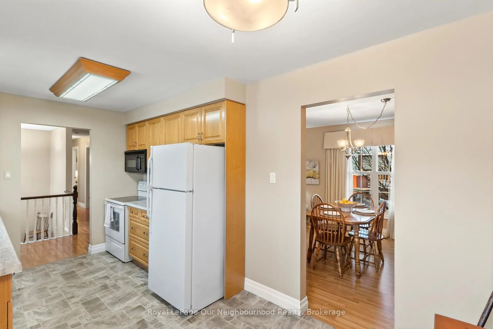 Photo 13 of 909 Whitefield Drive, Peterborough, Otonabee Ward 1 — HOMEH