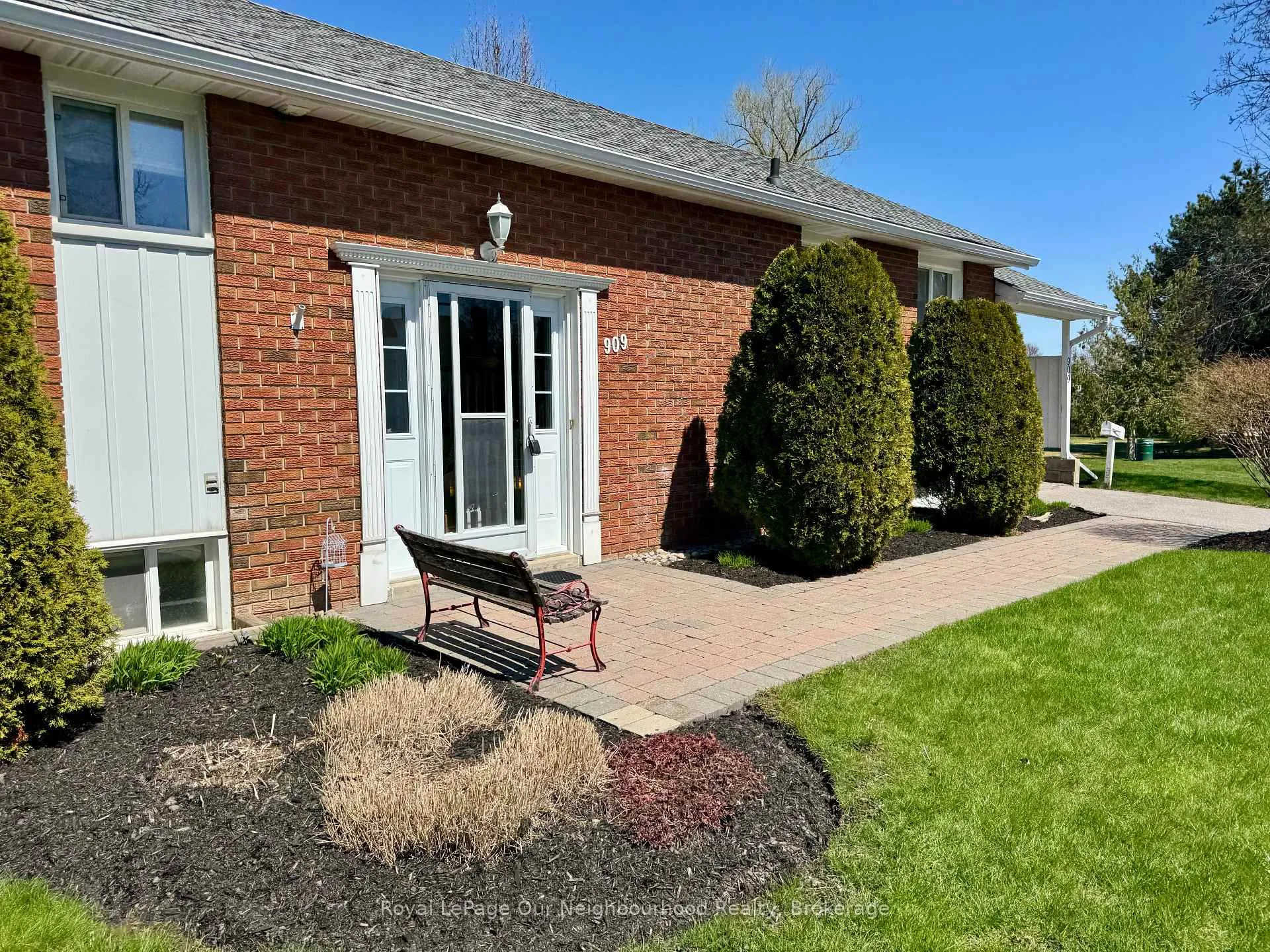 Photo 40 of 909 Whitefield Drive, Peterborough, Otonabee Ward 1 — HOMEH