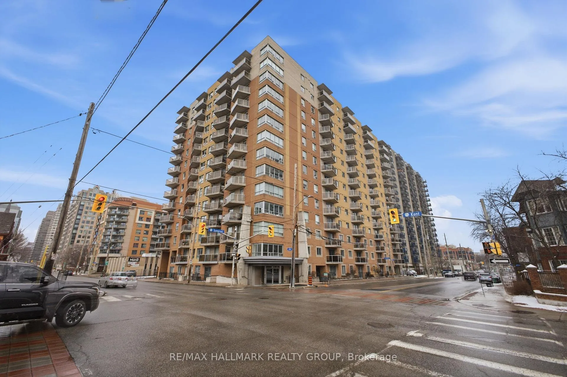 Front of Unit PH13, 429 Somerset Street W