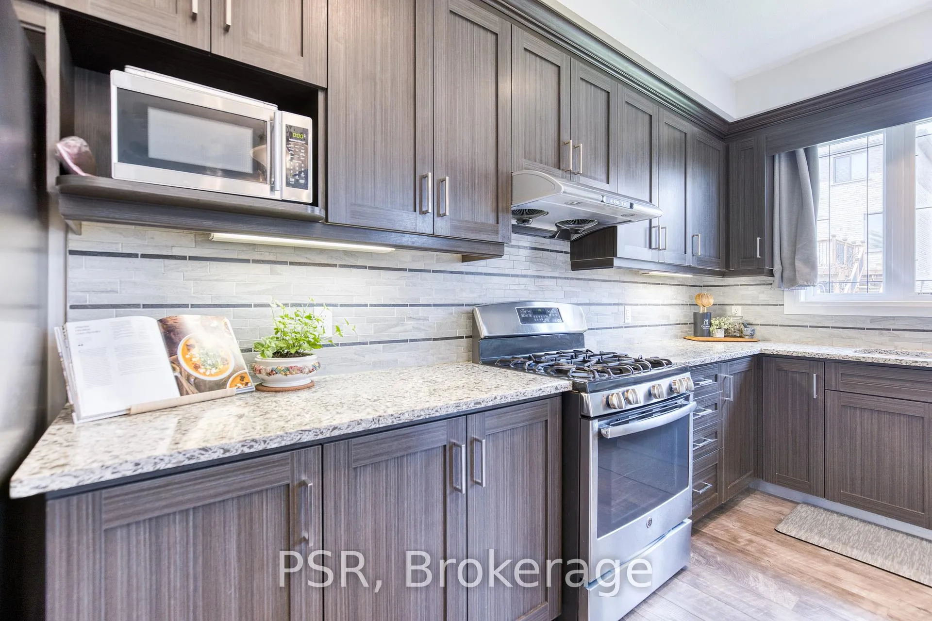 Photo 5 of 168 Ladyslipper Drive, Waterloo — HOMEH