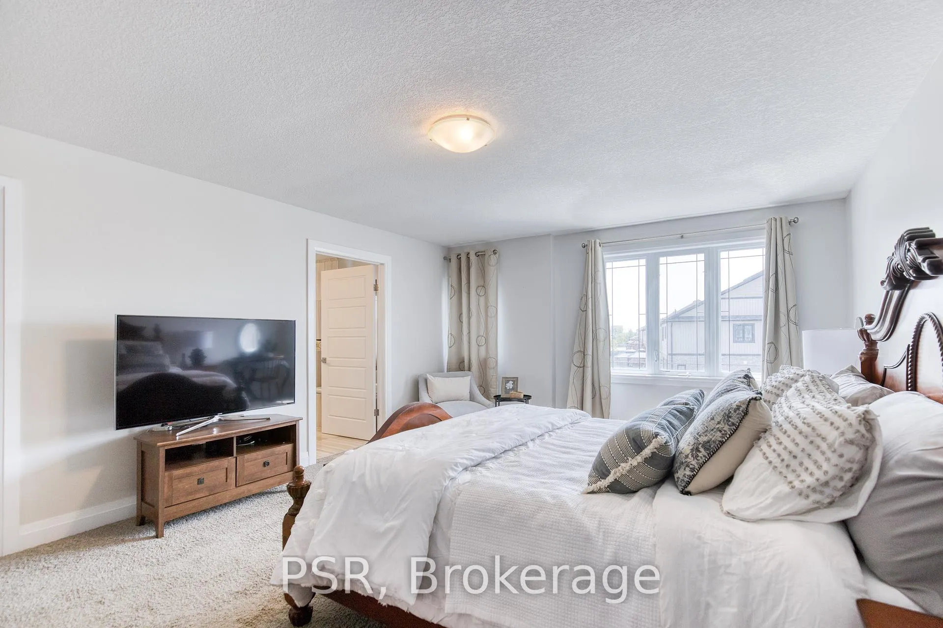 Photo 23 of 168 Ladyslipper Drive, Waterloo — HOMEH