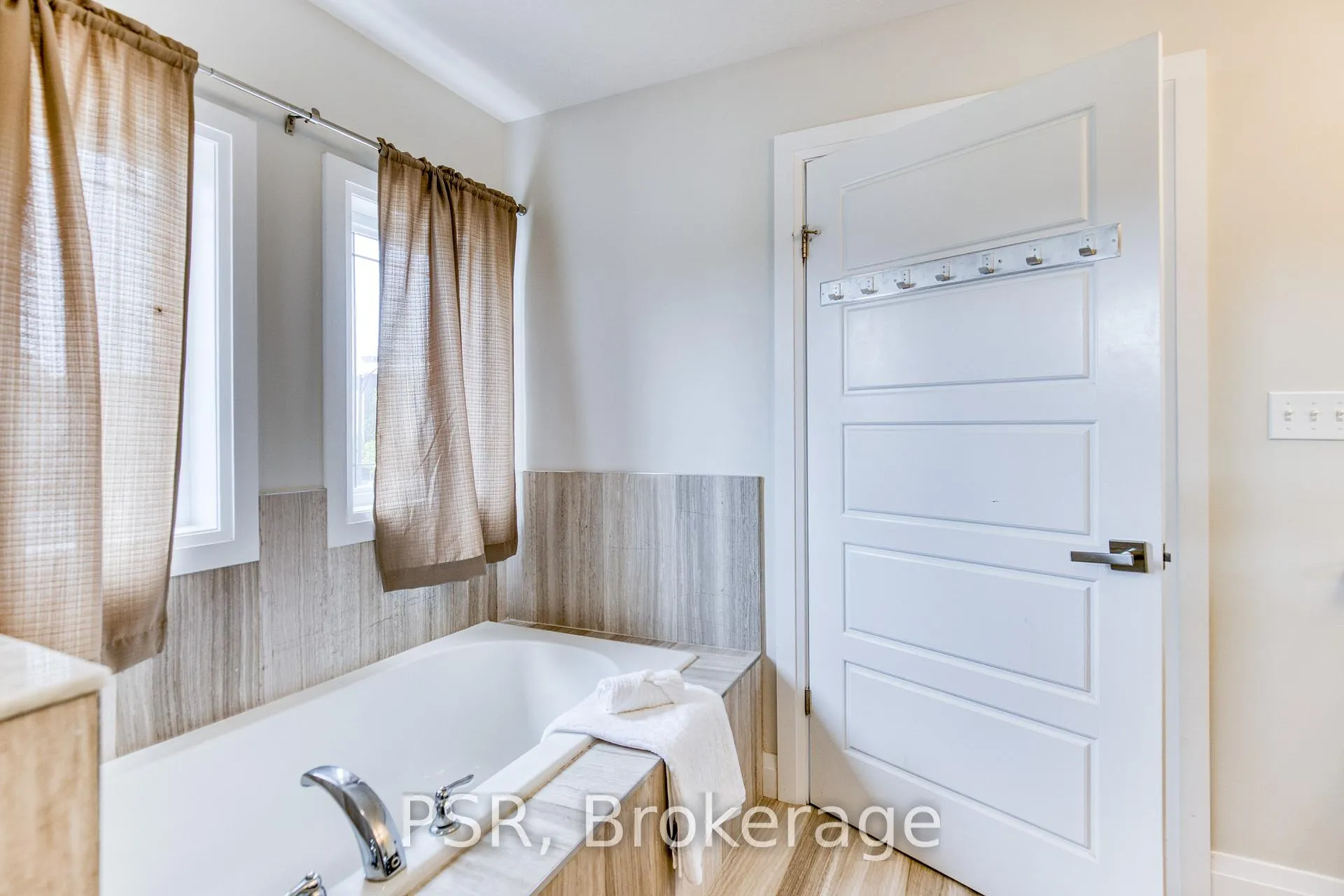 Photo 29 of 168 Ladyslipper Drive, Waterloo — HOMEH