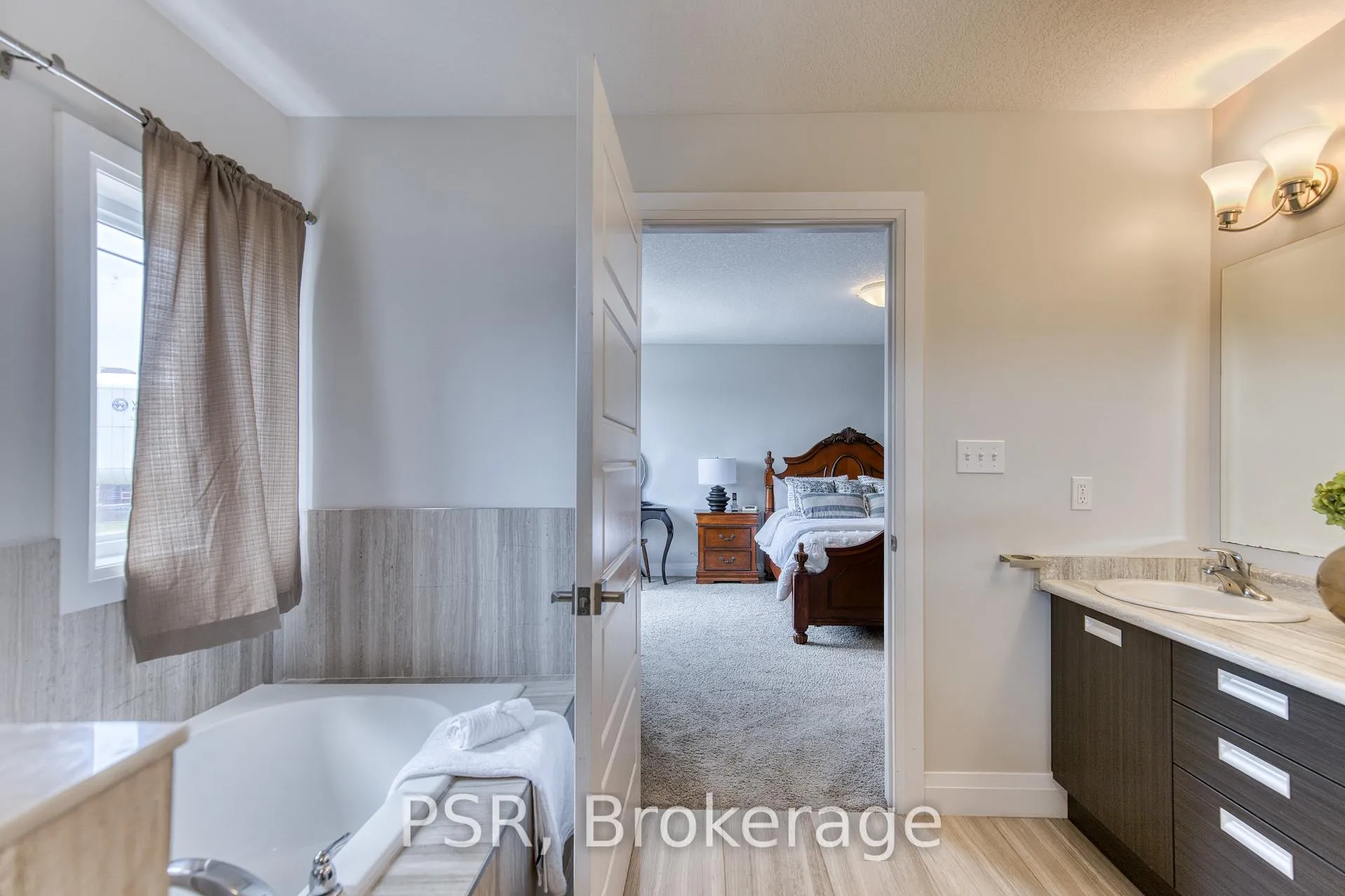 Photo 30 of 168 Ladyslipper Drive, Waterloo — HOMEH