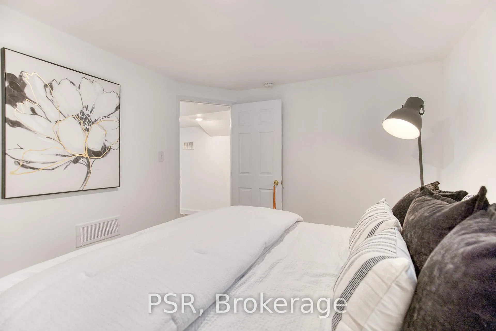 Photo 41 of 168 Ladyslipper Drive, Waterloo — HOMEH