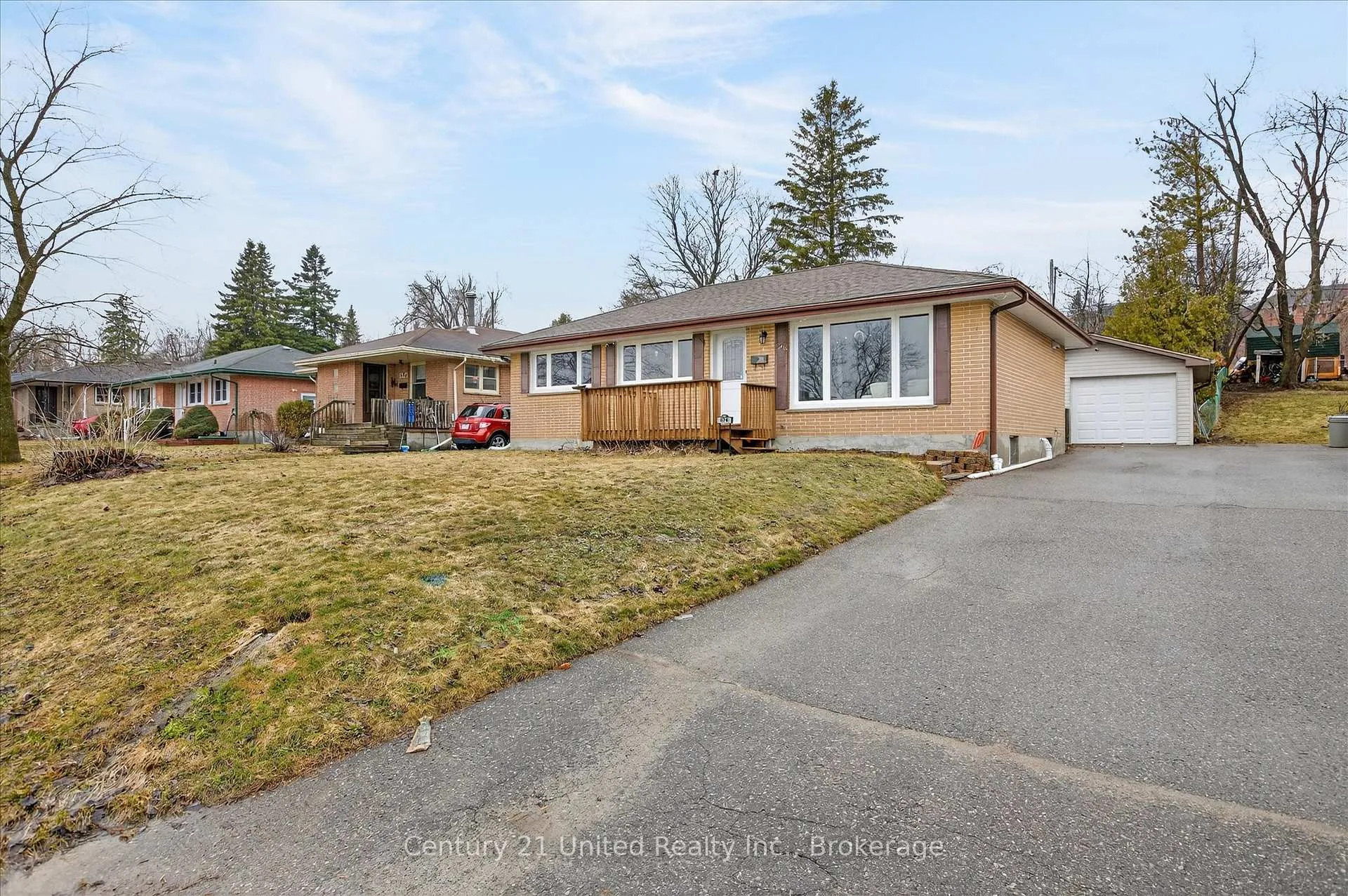 Photo 2 of 578 Hillside Street, Peterborough, Northcrest Ward 5 — HOMEH