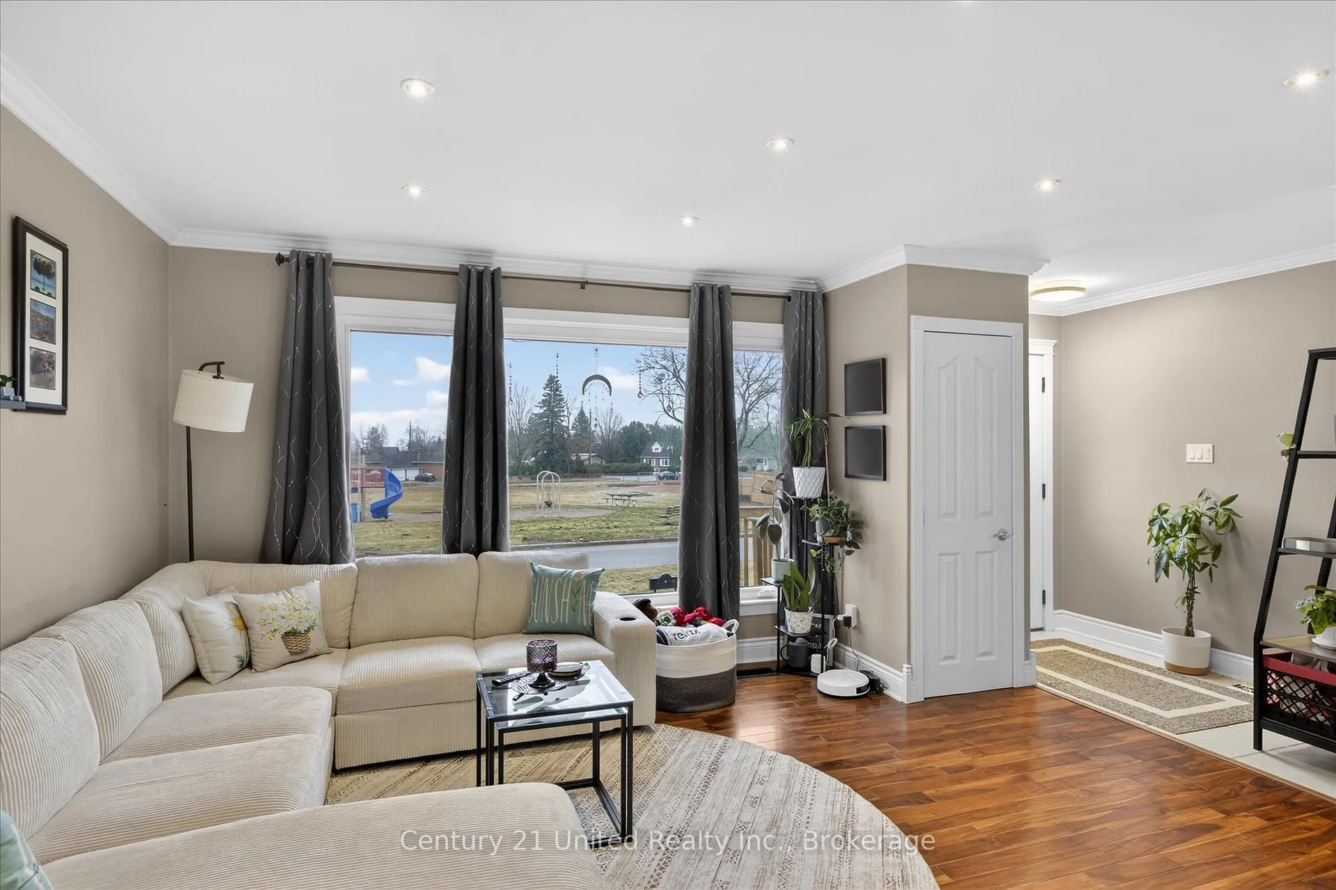 Photo 3 of 578 Hillside Street, Peterborough, Northcrest Ward 5 — HOMEH