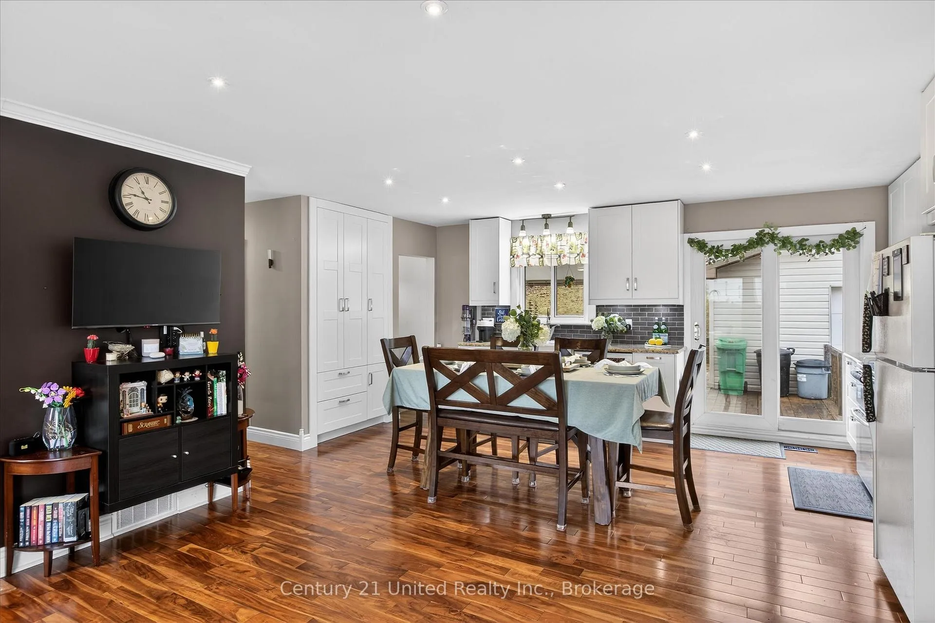 Photo 4 of 578 Hillside Street, Peterborough, Northcrest Ward 5 — HOMEH