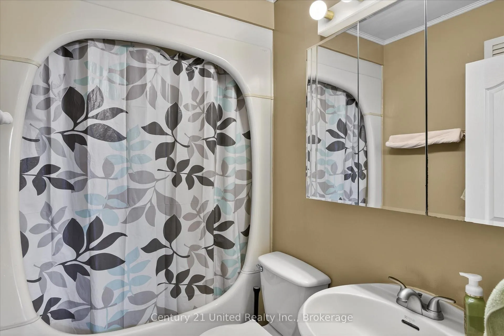 Photo 12 of 578 Hillside Street, Peterborough, Northcrest Ward 5 — HOMEH