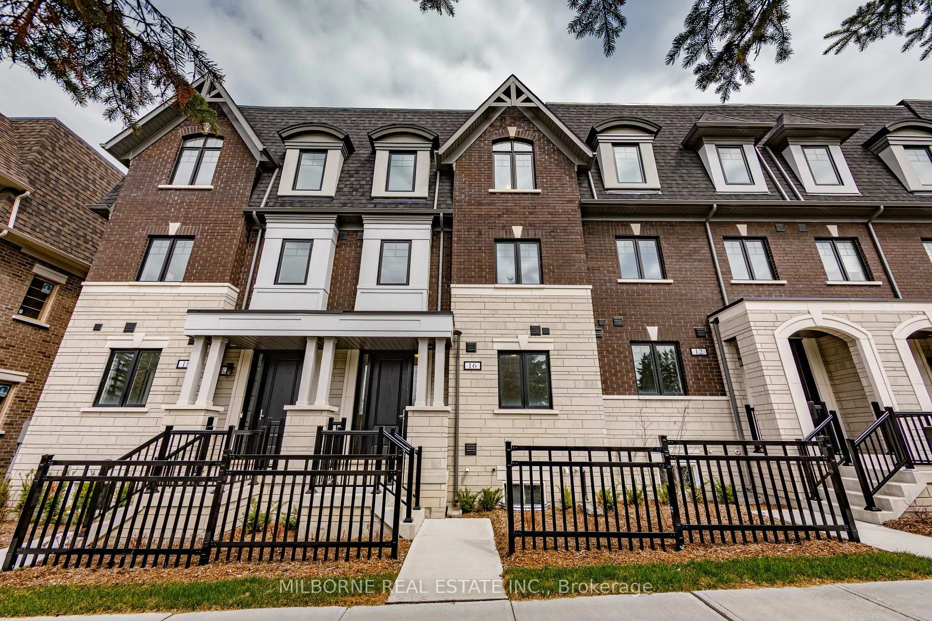 Photo 1 of 16 Fred Beaton Place, King, King City — HOMEH