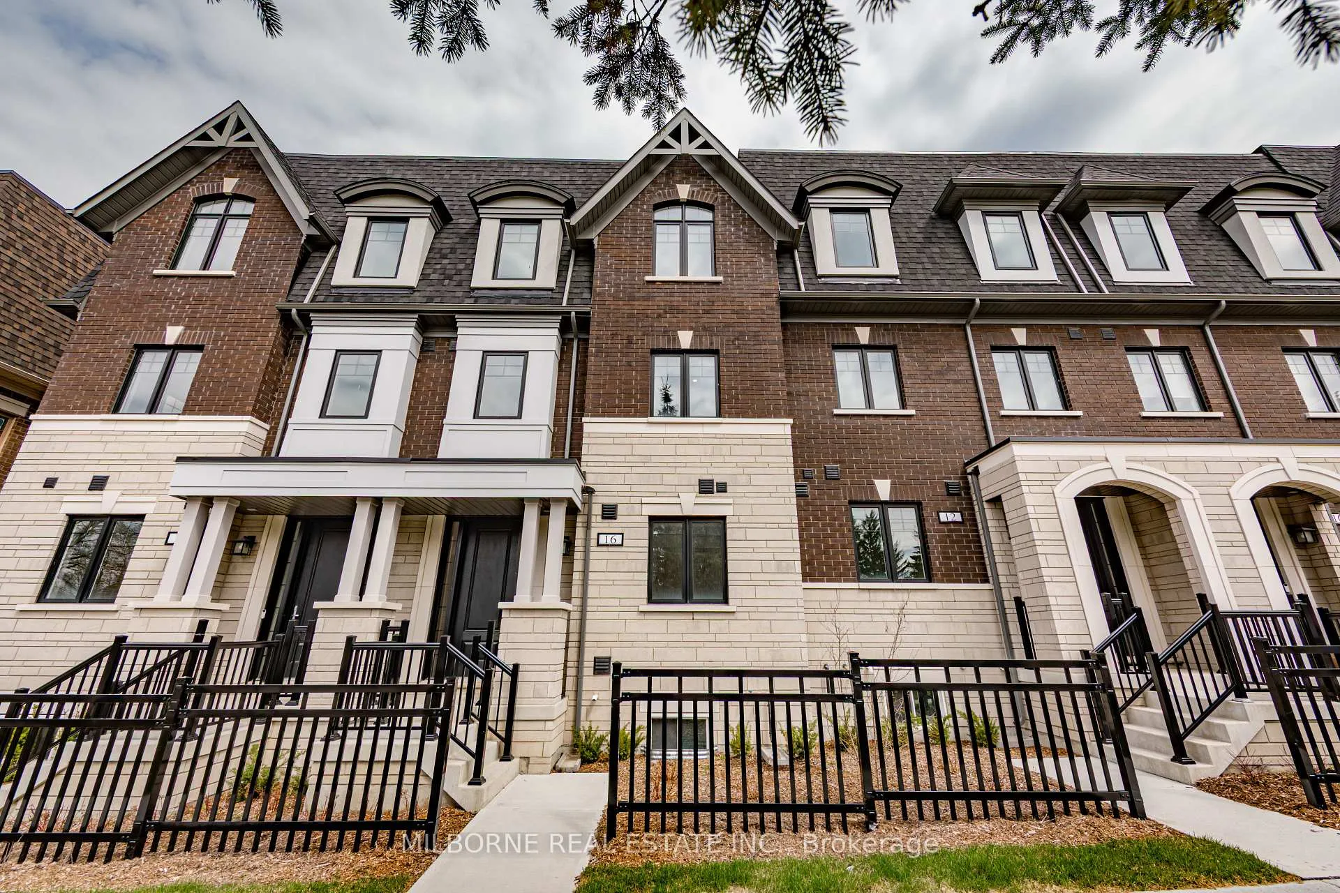 Photo 4 of 16 Fred Beaton Place, King, King City — HOMEH