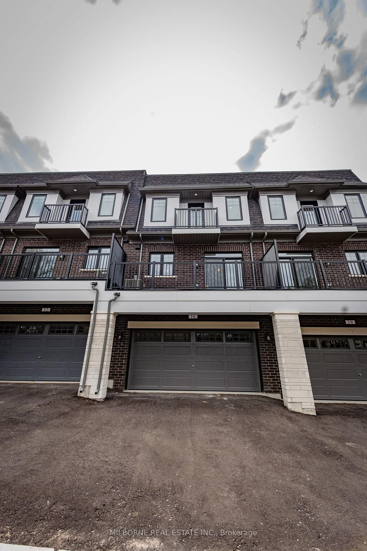 Photo 5 of 16 Fred Beaton Place, King, King City — HOMEH
