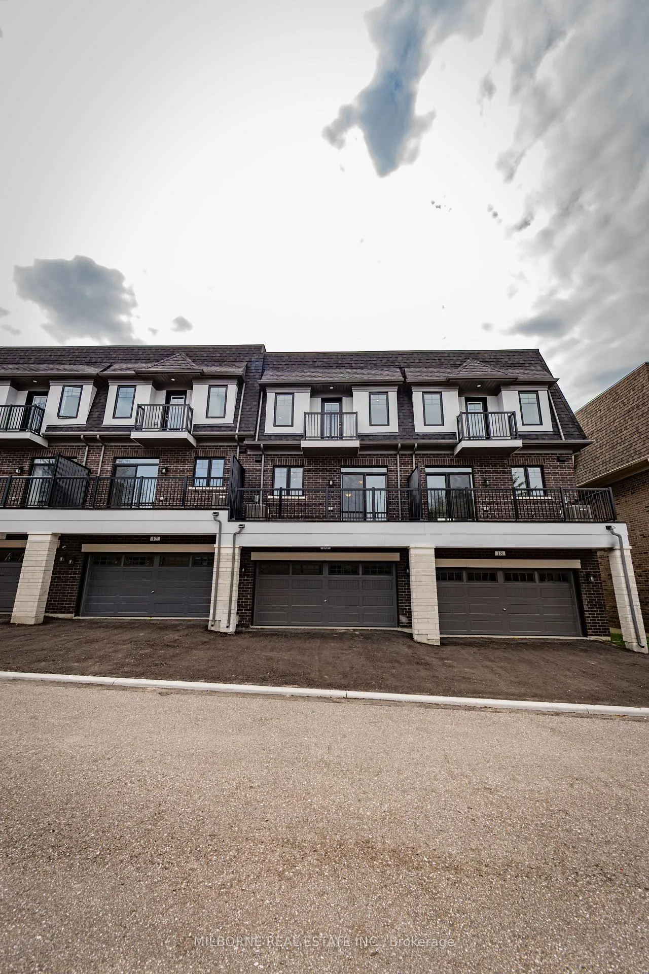 Photo 8 of 16 Fred Beaton Place, King, King City — HOMEH