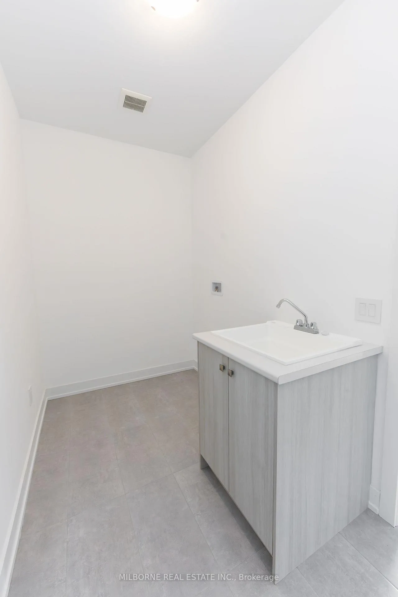 Photo 10 of 16 Fred Beaton Place, King, King City — HOMEH